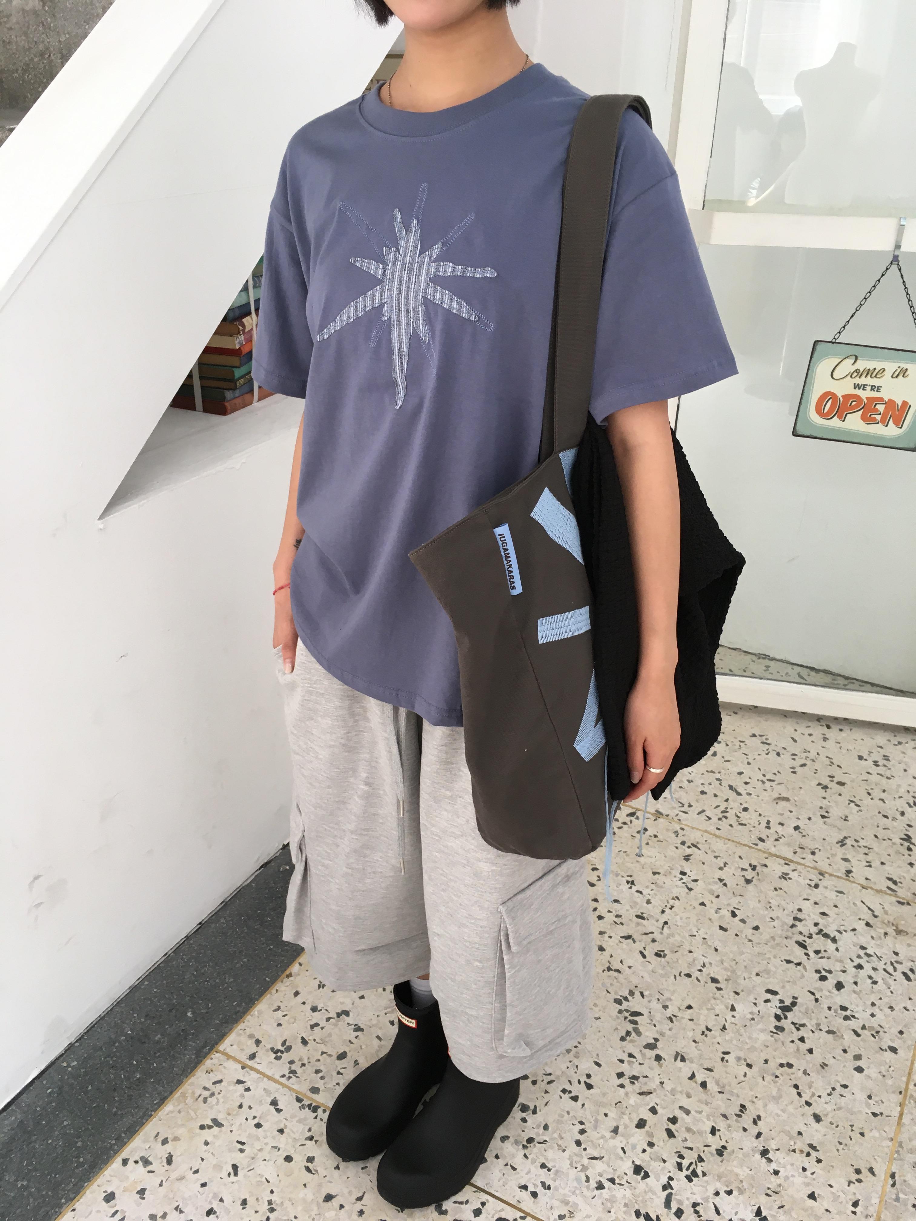 中央復古 放射條紋 刺繡 短版上衣 - 3C3