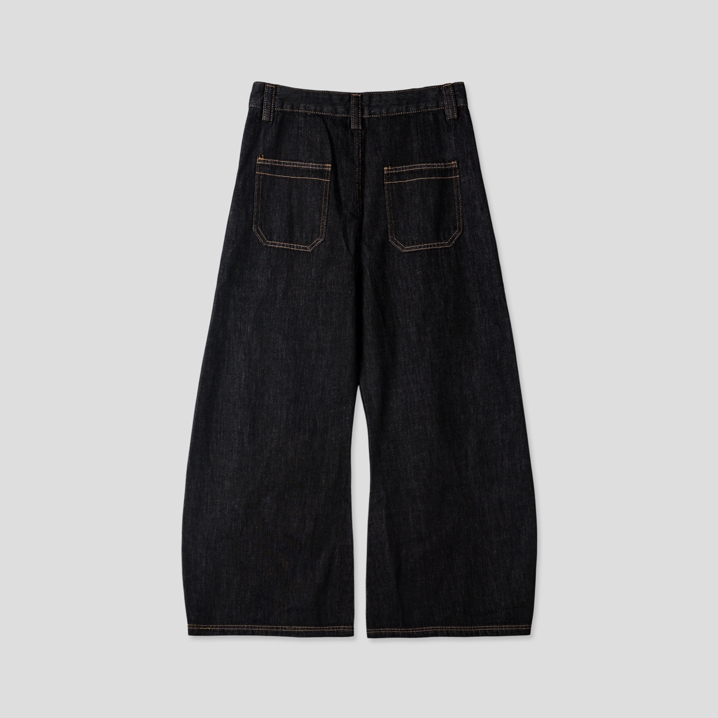 Clean Fit 特殊剪裁 輕薄丹寧 牛仔彎刀褲 - 1C17