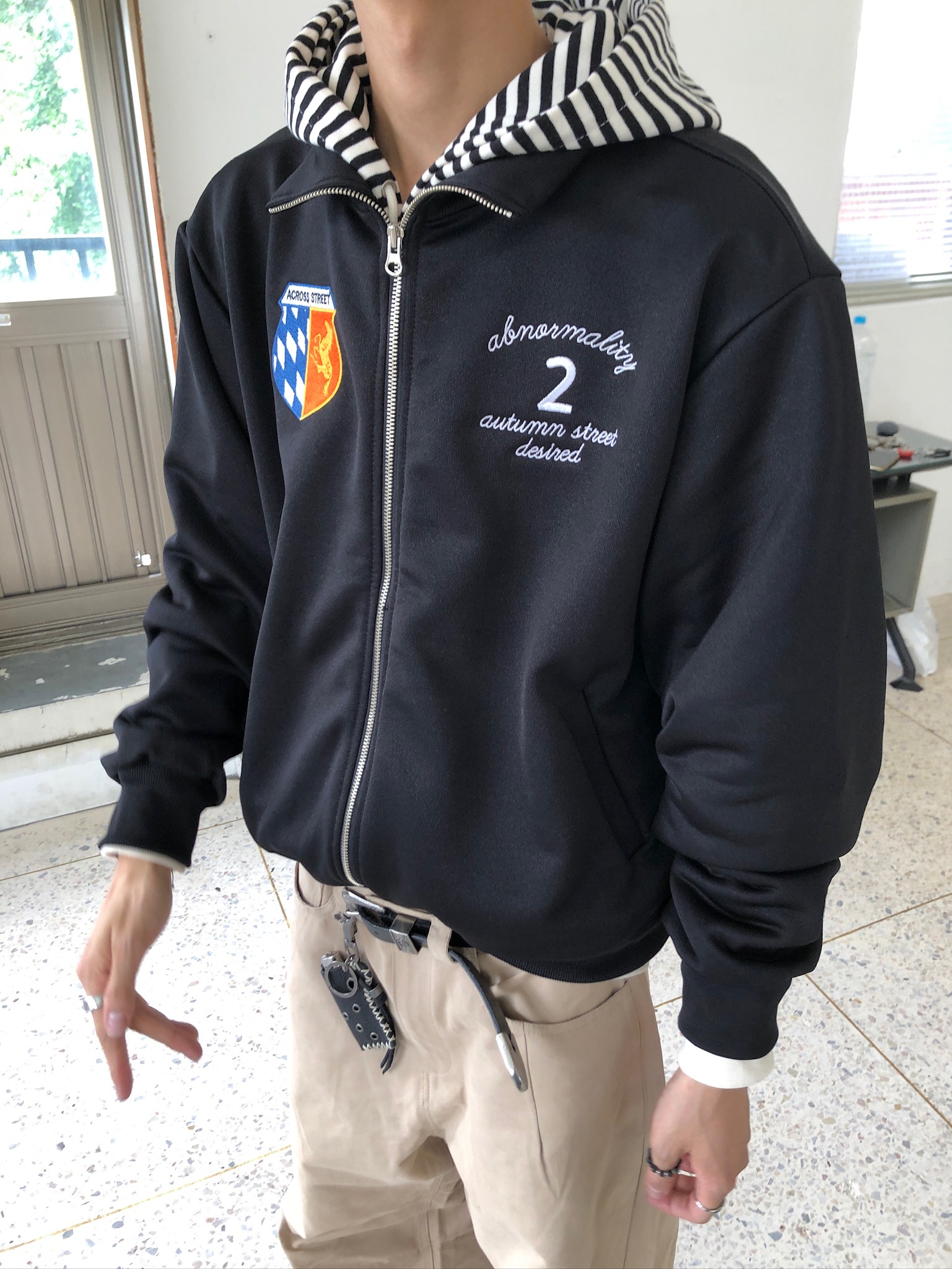 藝術殿堂 高級刺繡 運動街頭 短版 外套 - 3C11