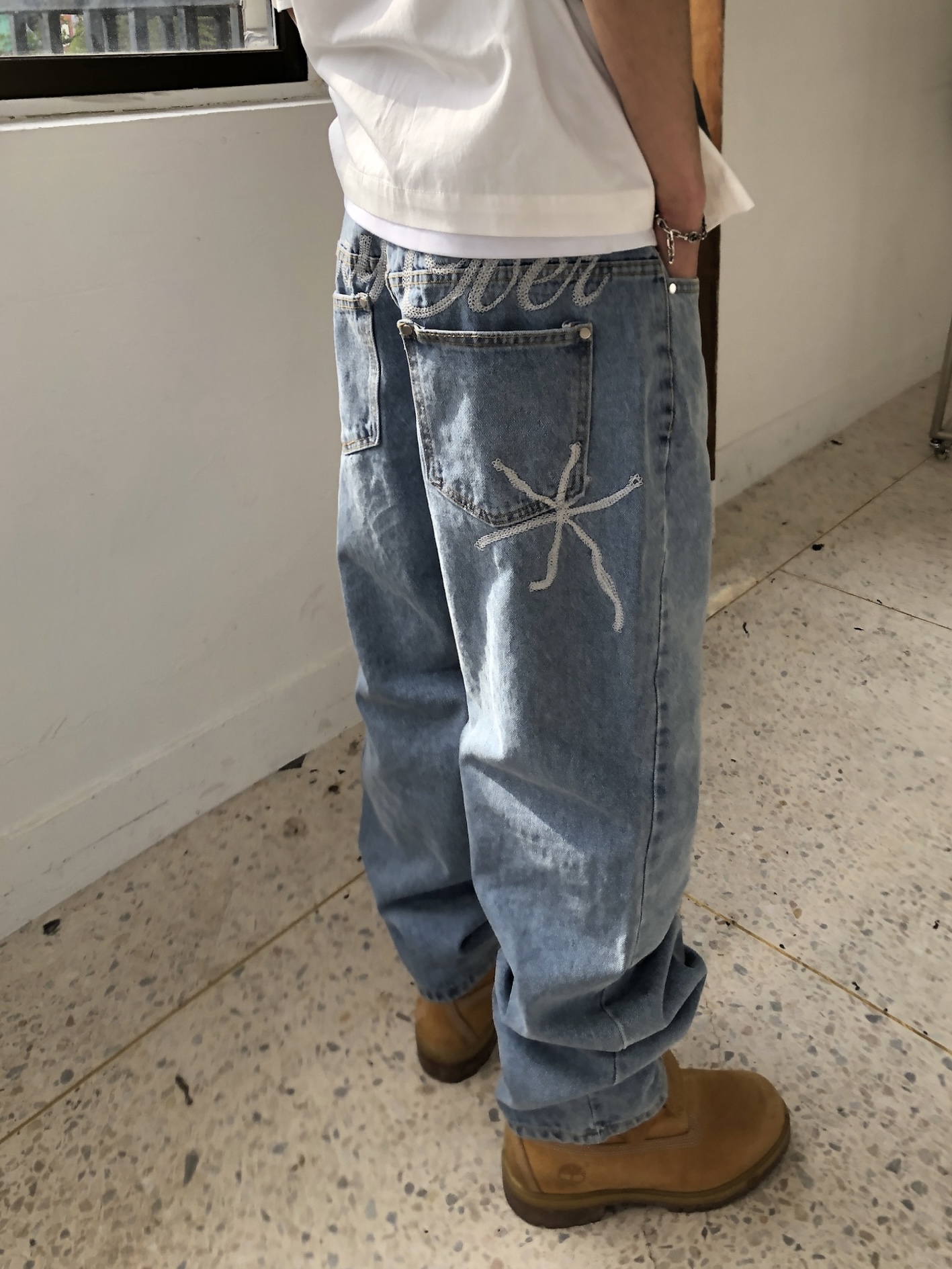 Carry Over 上流巴黎 手工刺繡 牛仔 直筒微寬褲 - 3C2