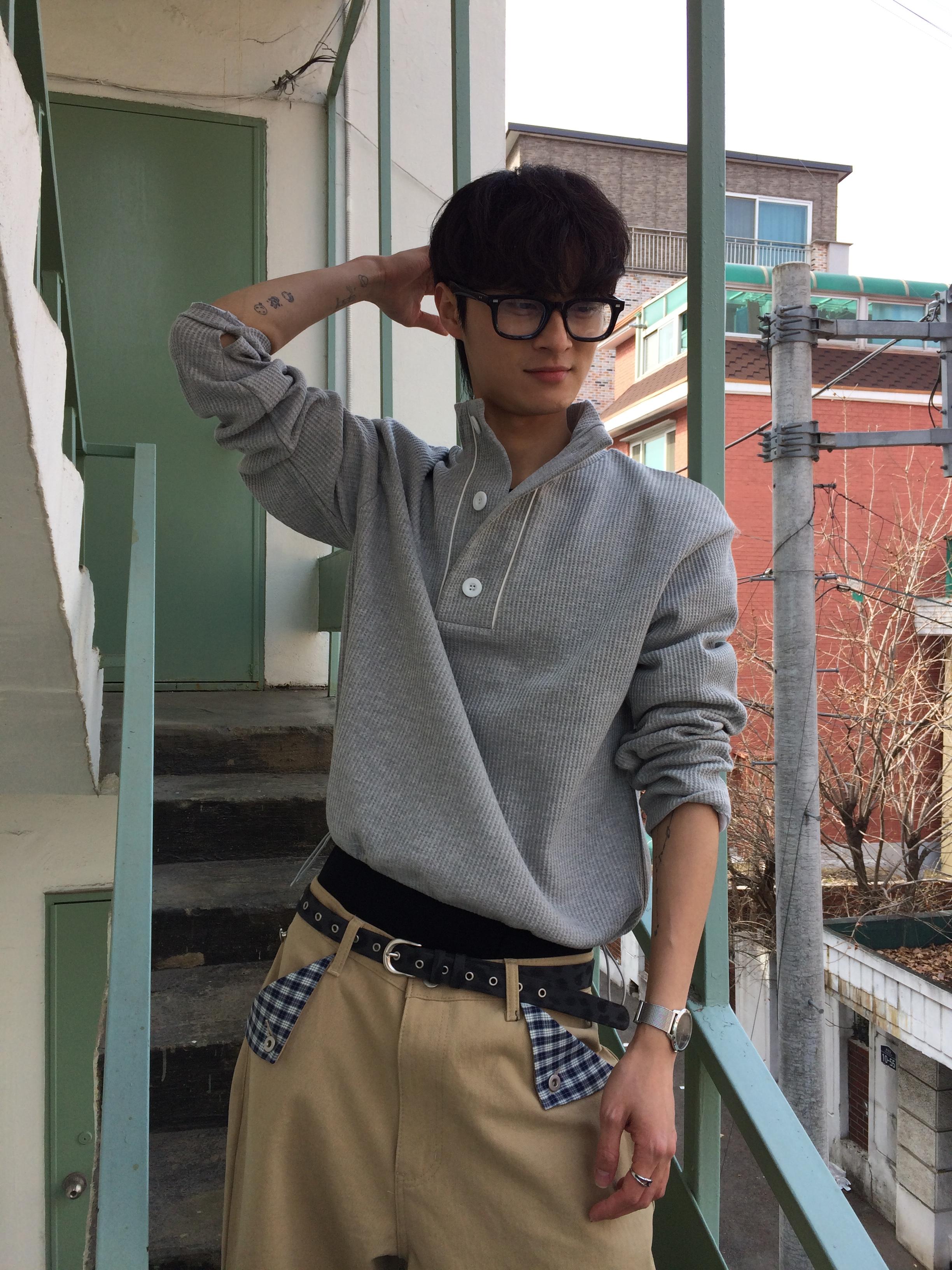 半高開V領 鈕扣 短版 華夫格 指套 薄長袖 - 3C3