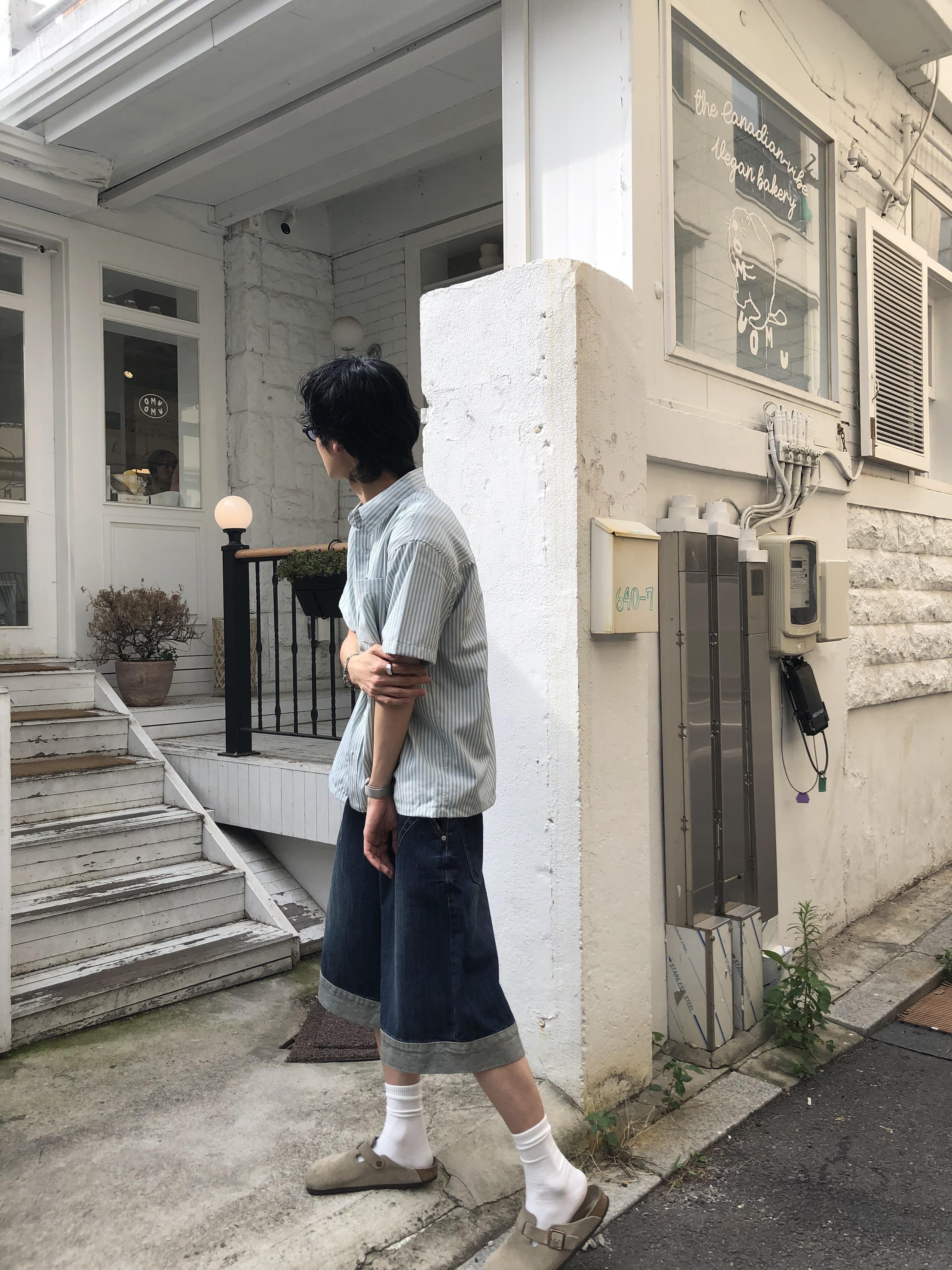 美式風 漸層刷色 斜切線造型 反折 牛仔短褲 - 2C15