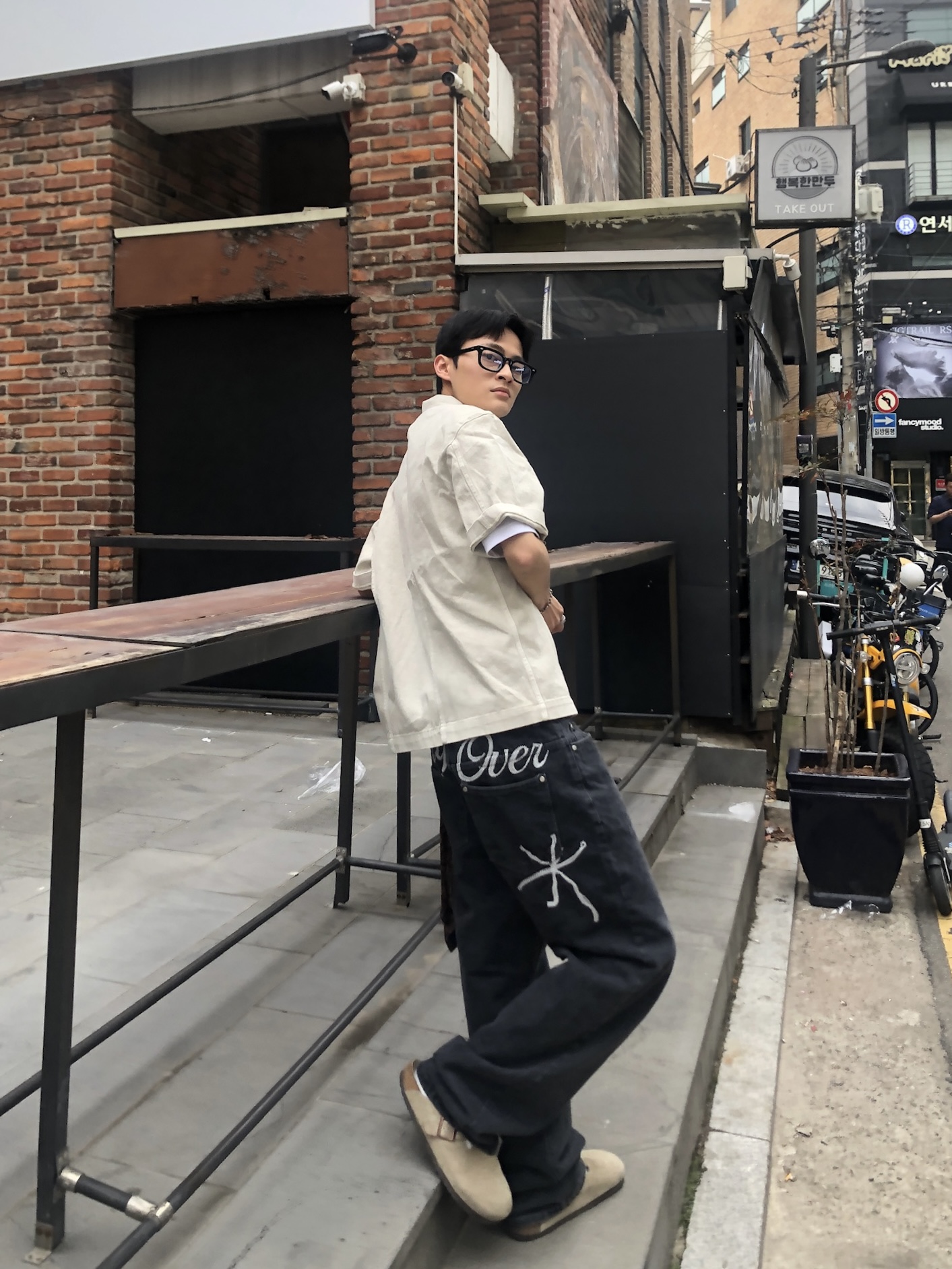 Carry Over 上流巴黎 手工刺繡 牛仔 直筒微寬褲 - 3C8