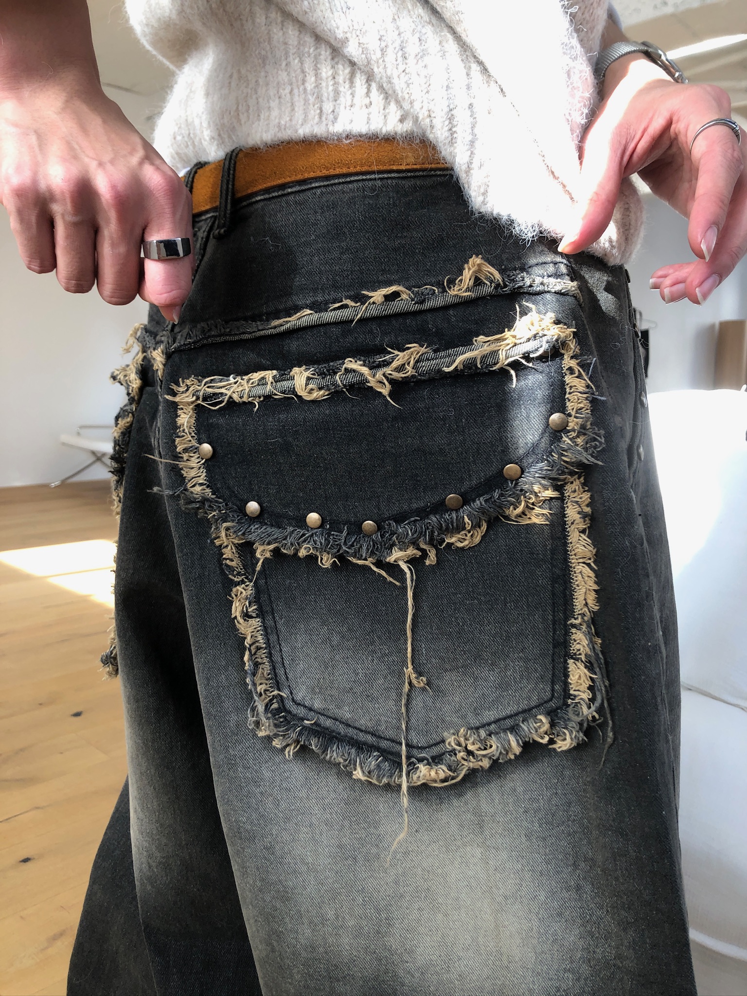 漸層水洗 鑲式卯釘 大口袋 牛仔寬褲 - 2C13