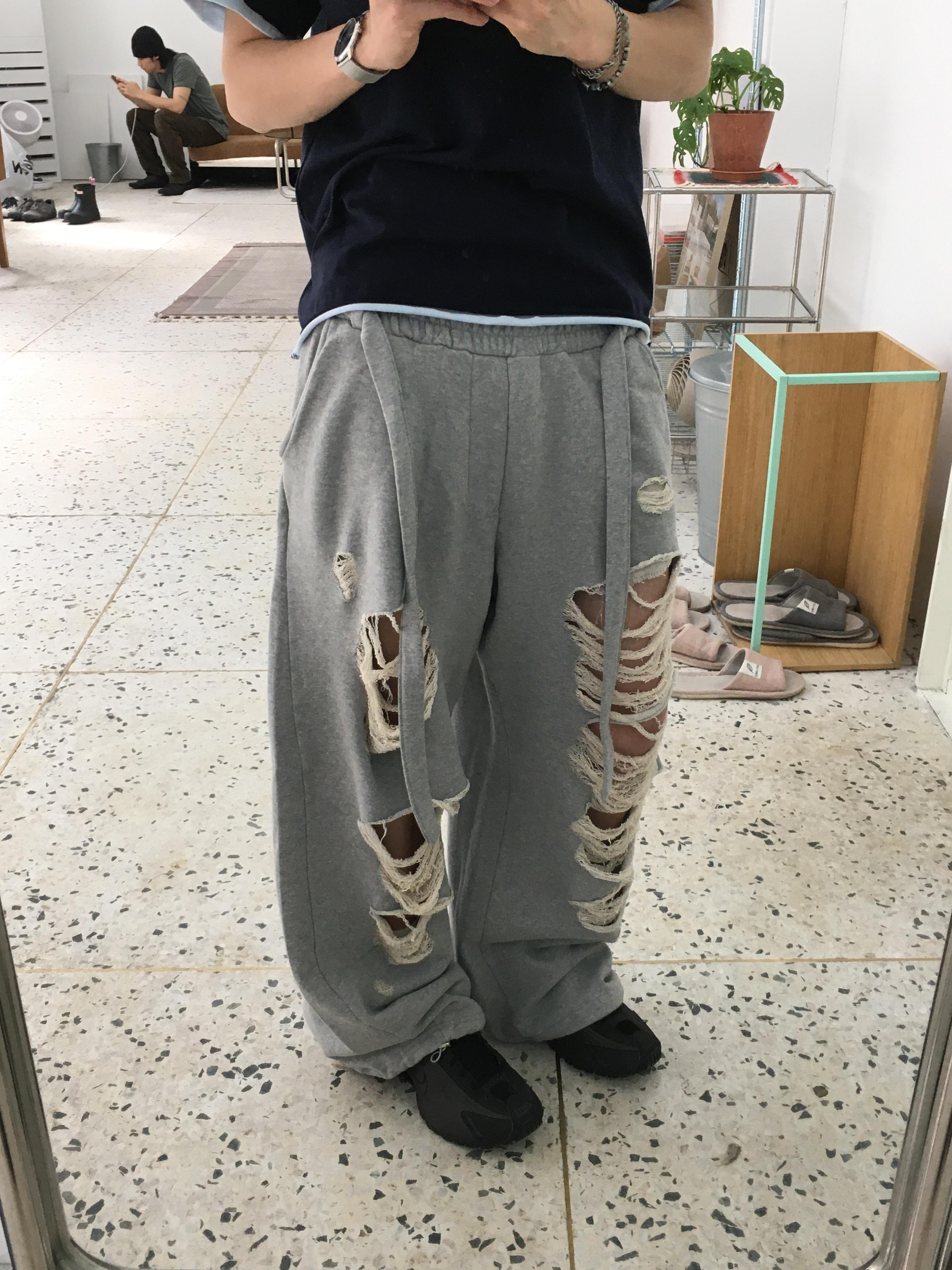 街頭鬆弛感 刷破設計 寬鬆 弧形棉褲 - 2C5