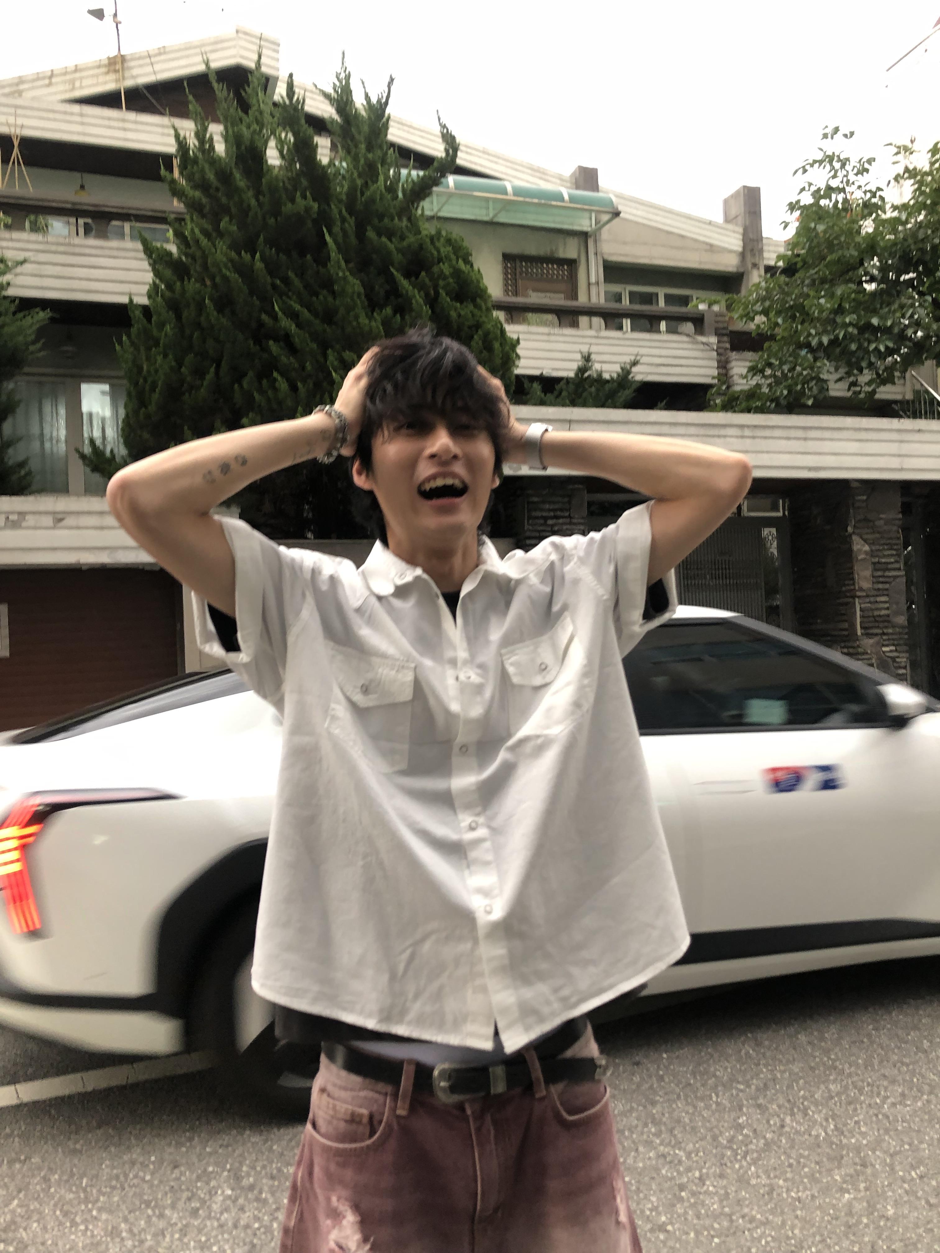 韓系型男 俐落線條 薄款 短袖 襯衫 - 4C5