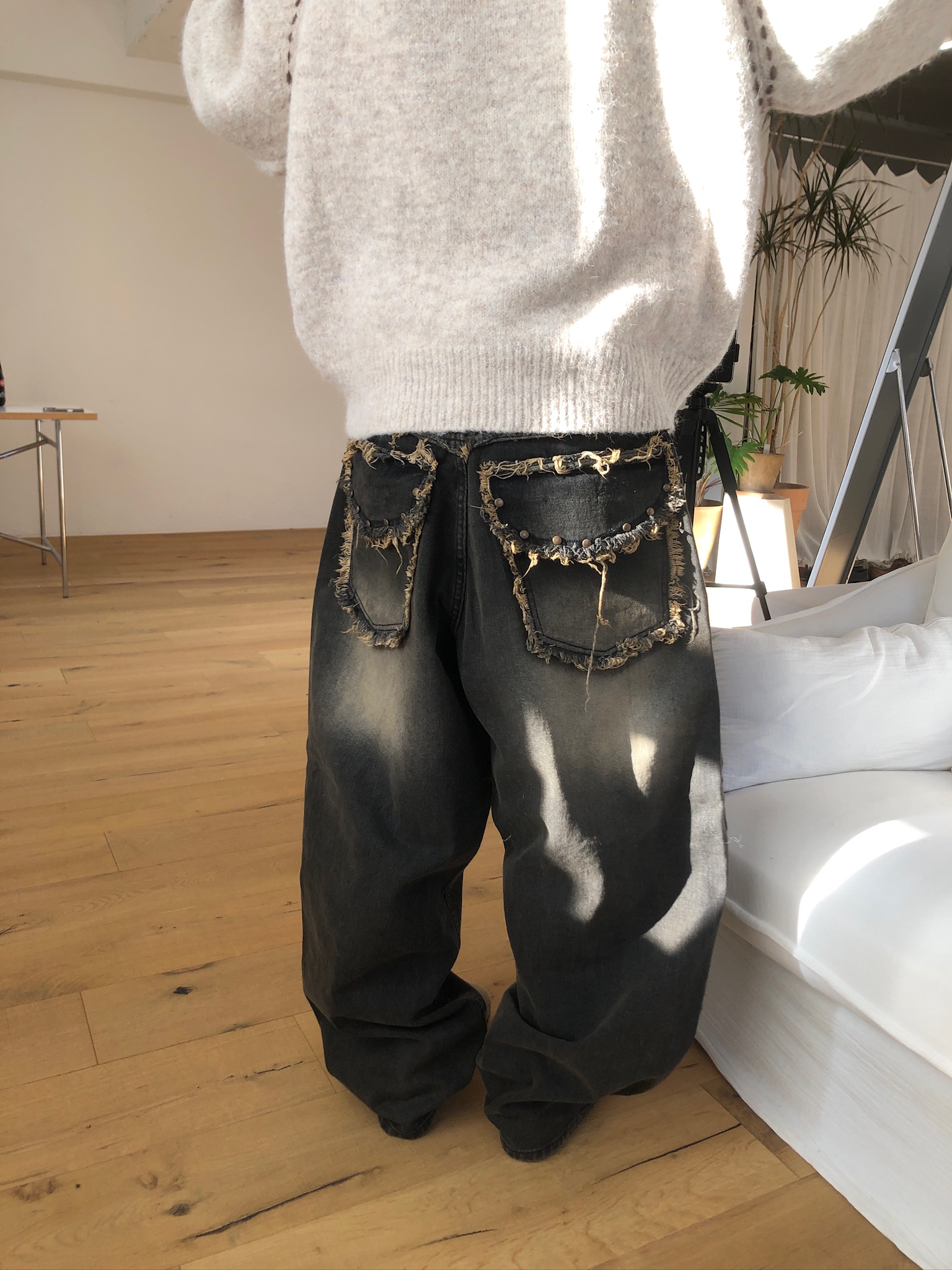 漸層水洗 鑲式卯釘 大口袋 牛仔寬褲 - 2C17