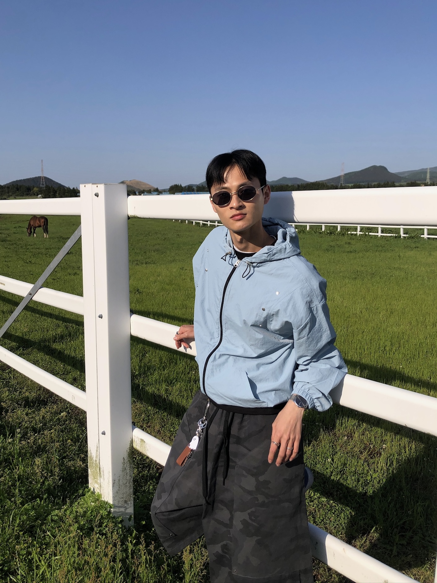 現代街頭 弧形卯釘 夏季風衣 連帽外套 - 3C11