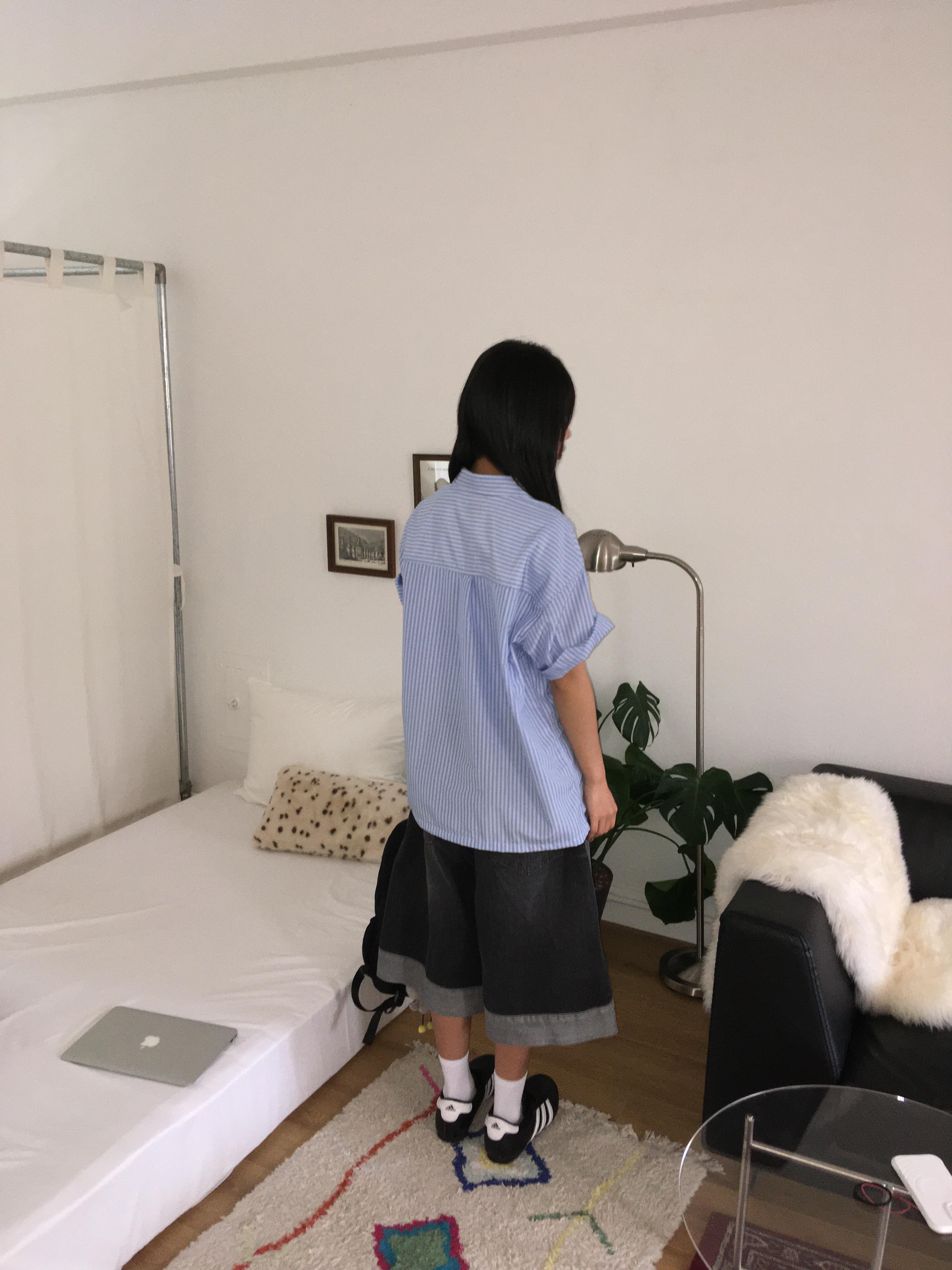 美式風 漸層刷色 斜切線造型 反折 牛仔短褲 - 2C8