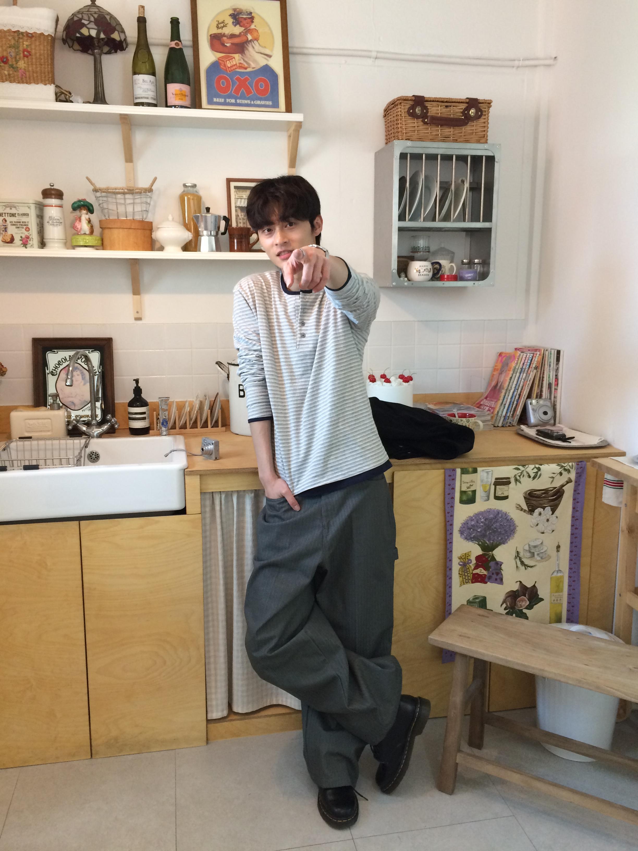 人字紋 小貼片刺繡 寬版直筒 原牛褲 - 3C14