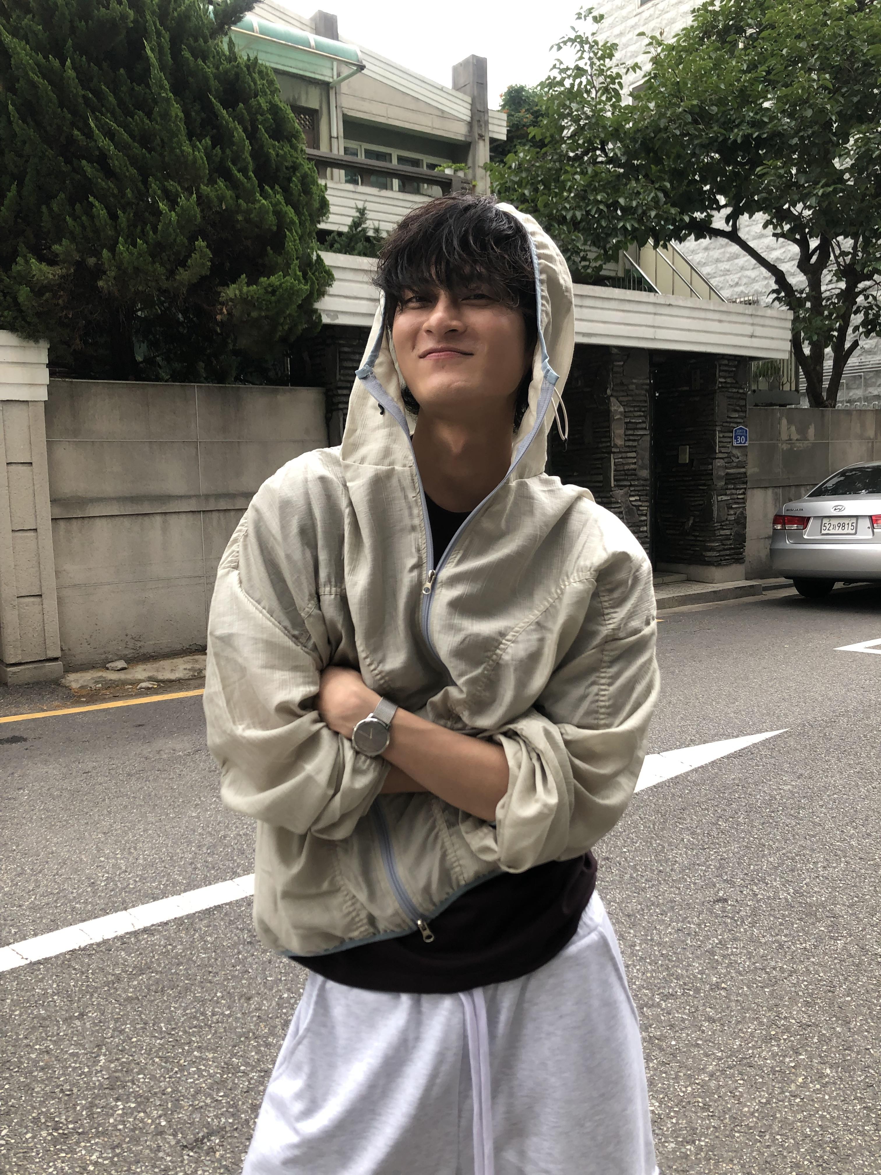 唯美配色 俐落曲線 抓皺設計 風衣外套 - 4C13