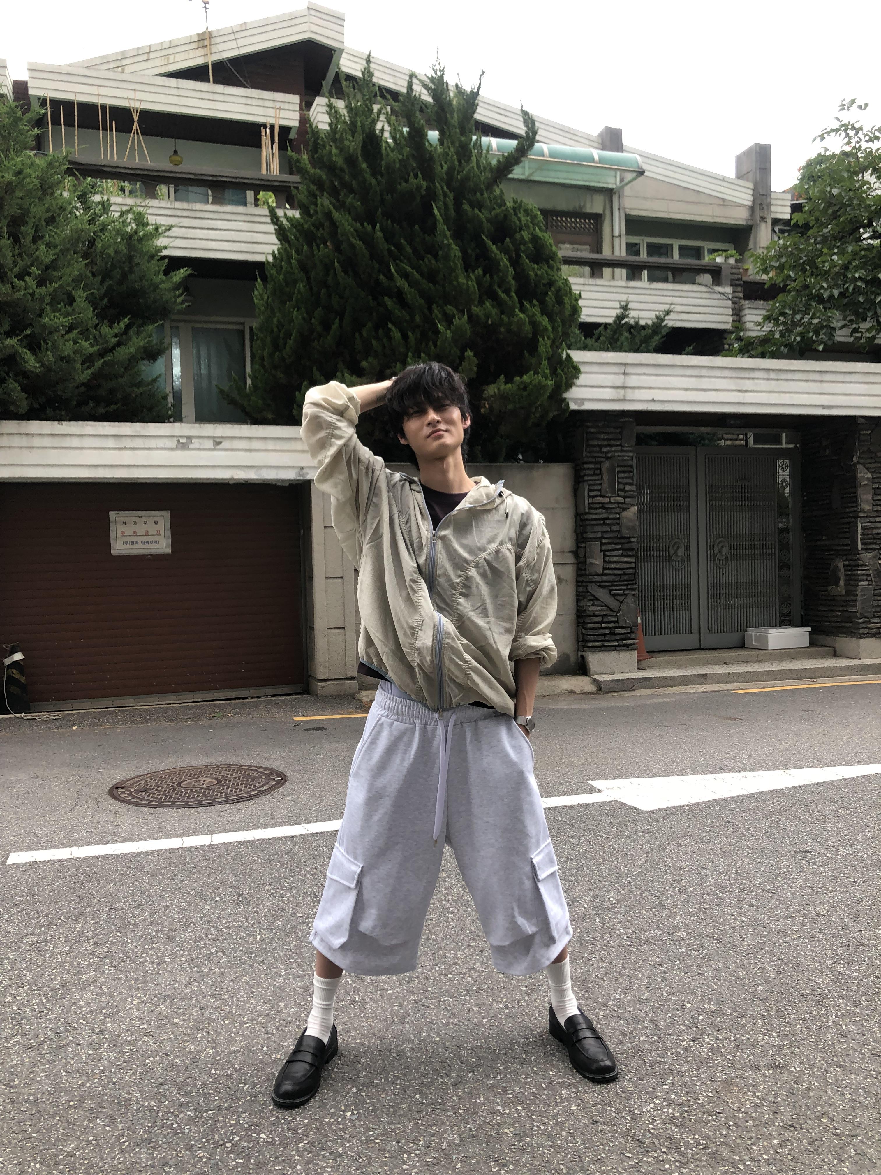 唯美配色 俐落曲線 抓皺設計 風衣外套 - 4C4