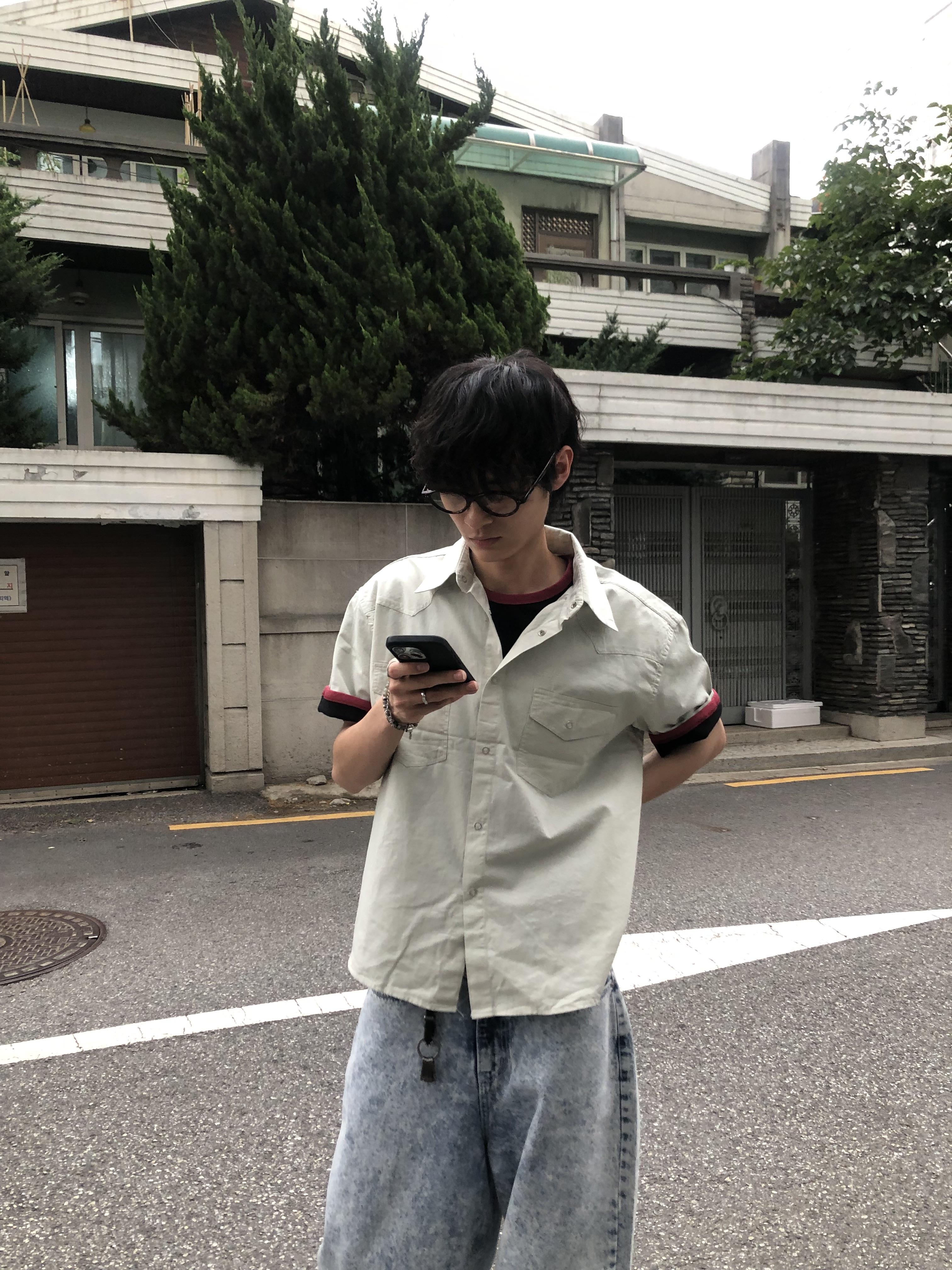 韓系型男 俐落線條 薄款 短袖 襯衫 - 4C14