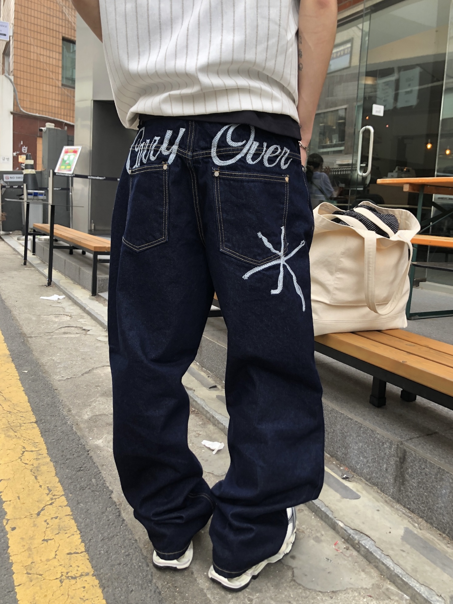 Carry Over 上流巴黎 手工刺繡 牛仔 直筒微寬褲 - 3C24