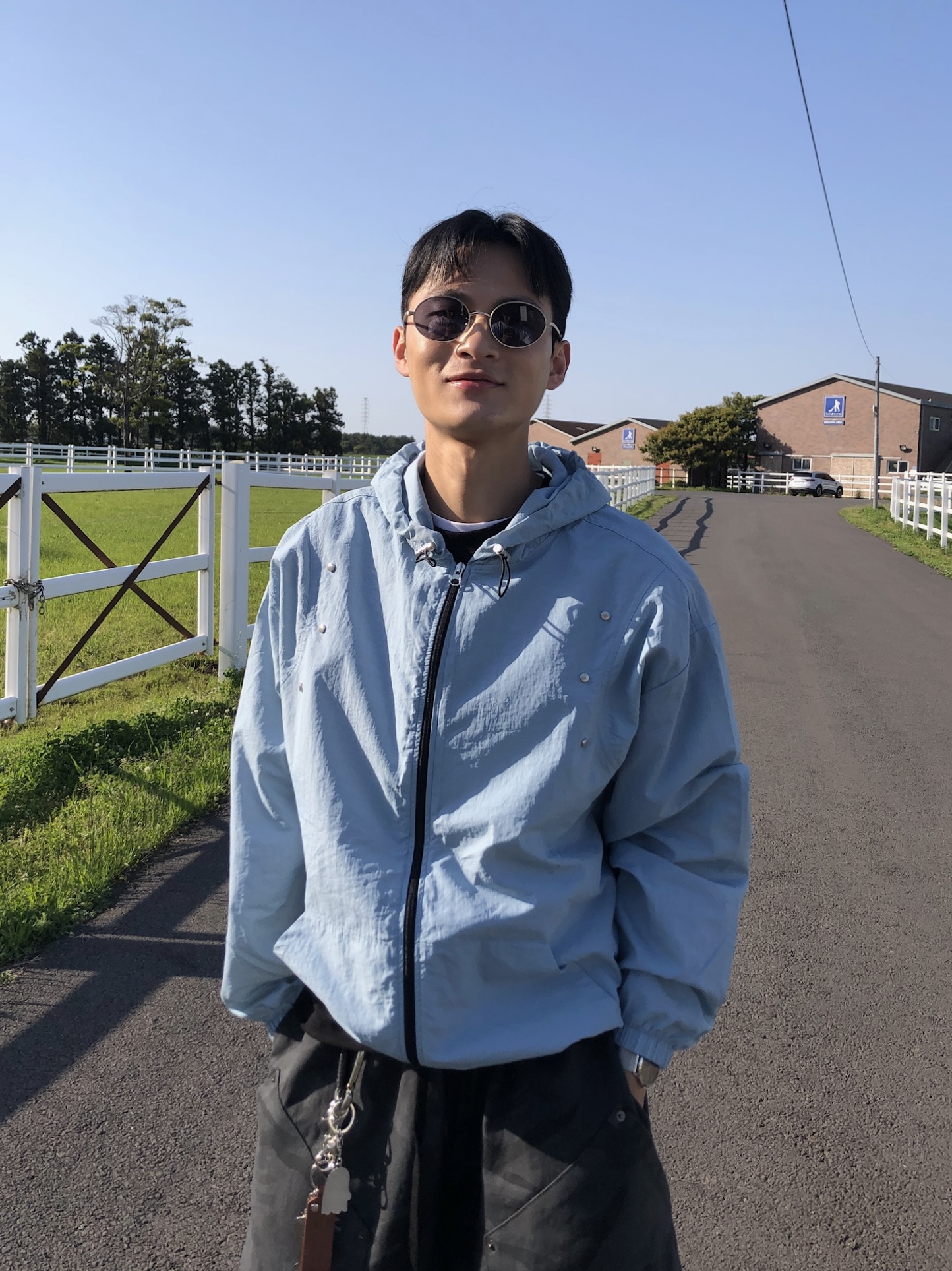 現代街頭 弧形卯釘 夏季風衣 連帽外套 - 3C20