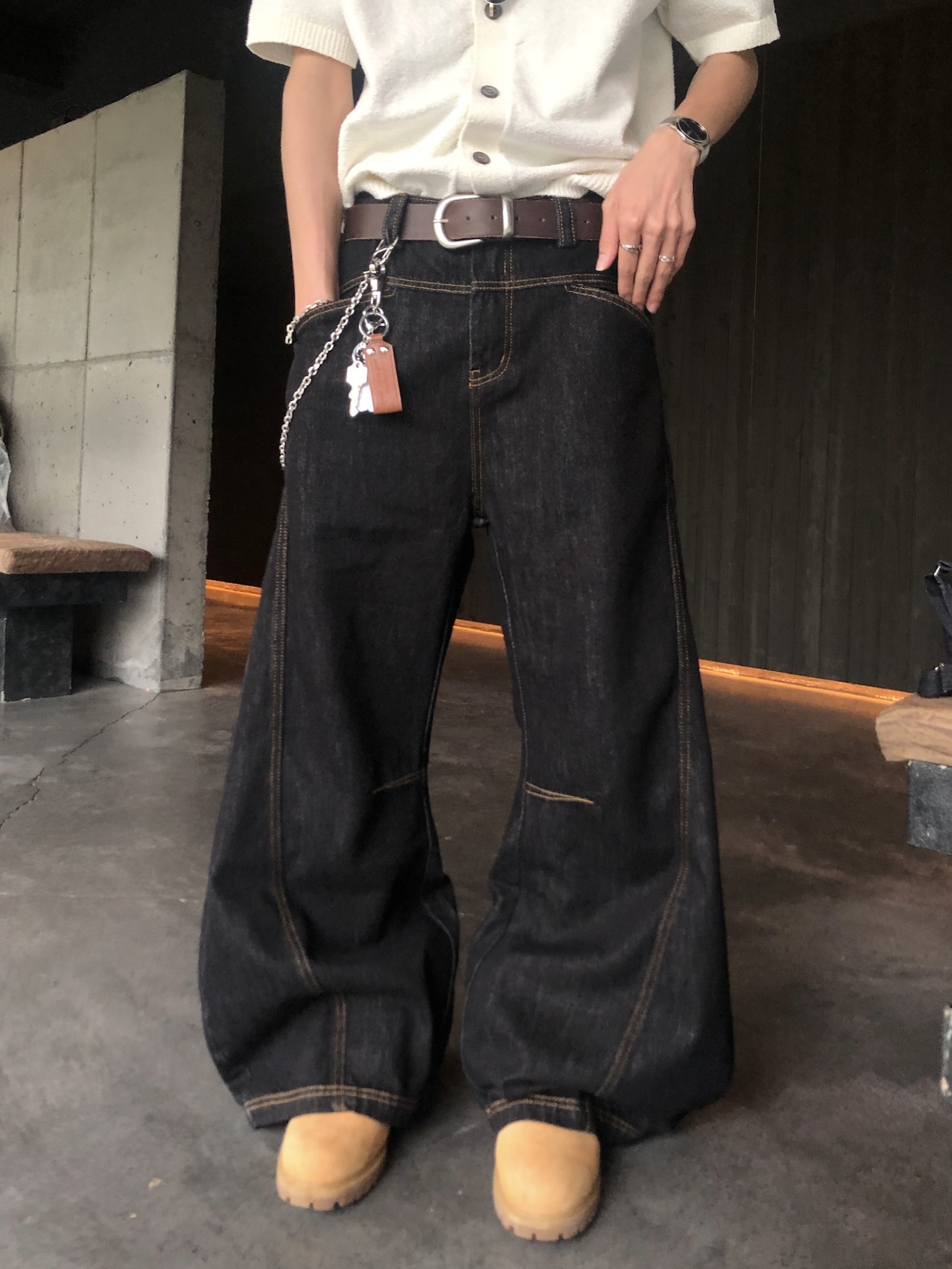 Clean Fit 特殊剪裁 輕薄丹寧 牛仔彎刀褲 - 1C9