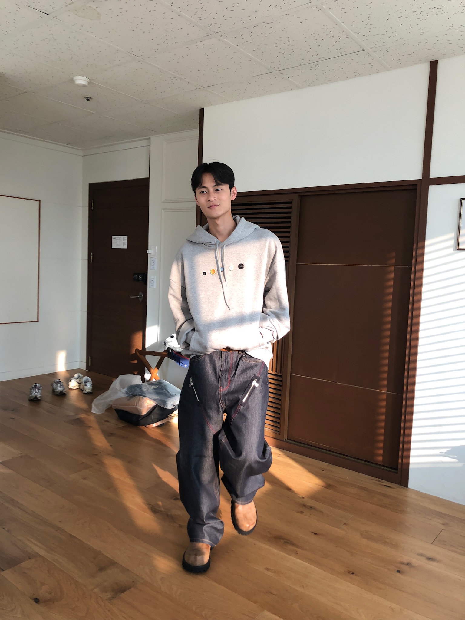 街頭鬆弛 多色鈕扣 寬版 帽T 長袖 - 3C12