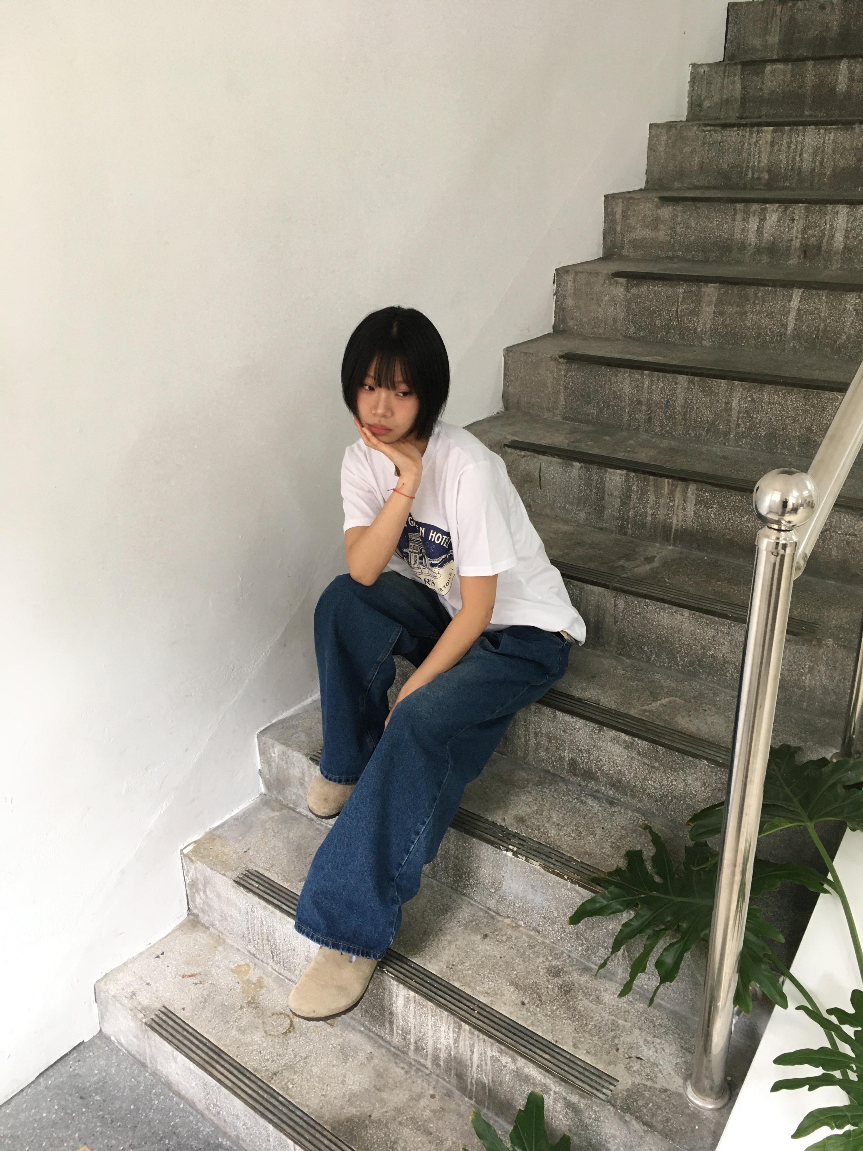 質感韓系女 休閒風 俐落抓皺 牛仔 寬褲 - 3C9