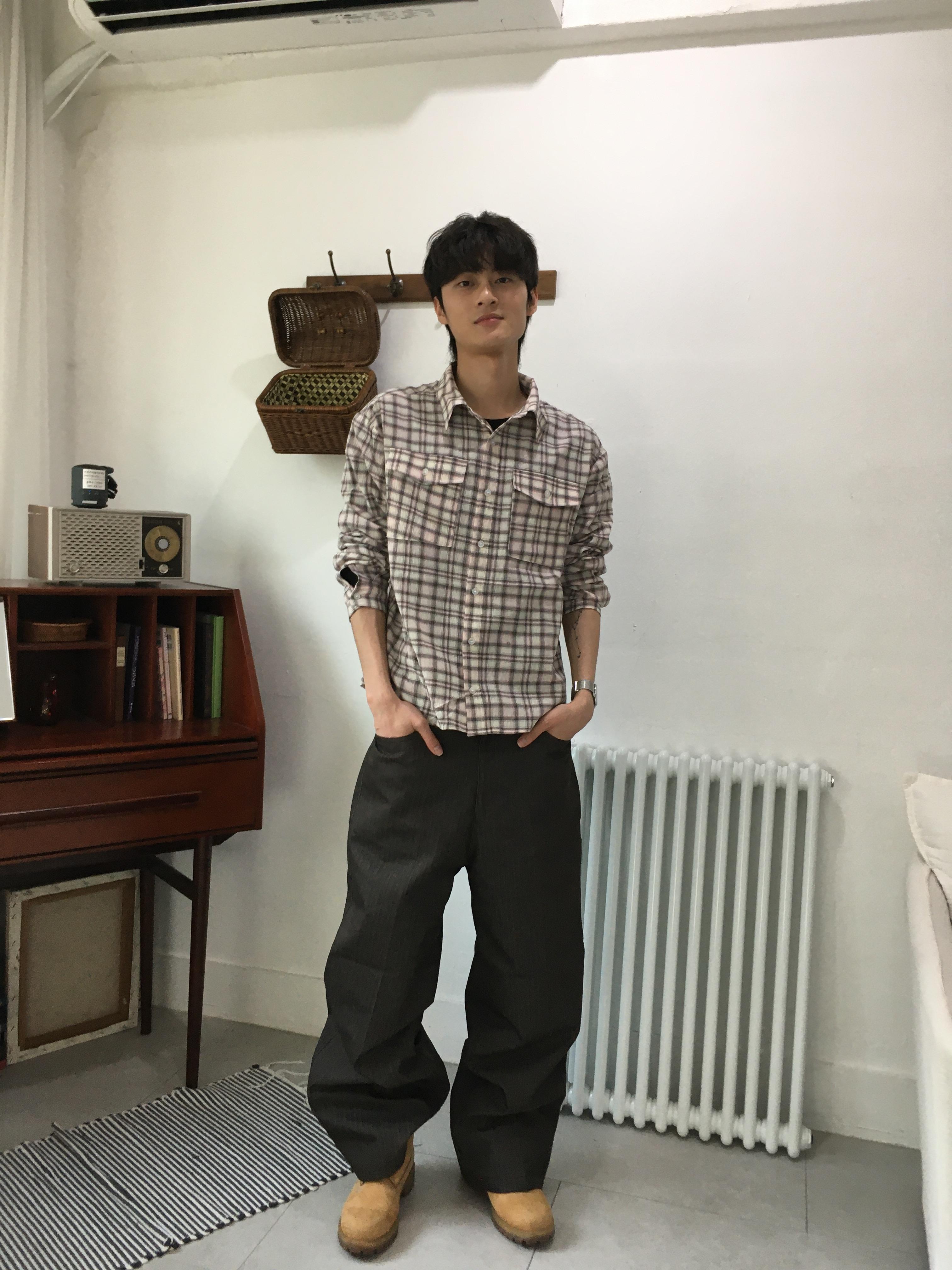 人字紋 小貼片刺繡 寬版直筒 原牛褲 - 3C4