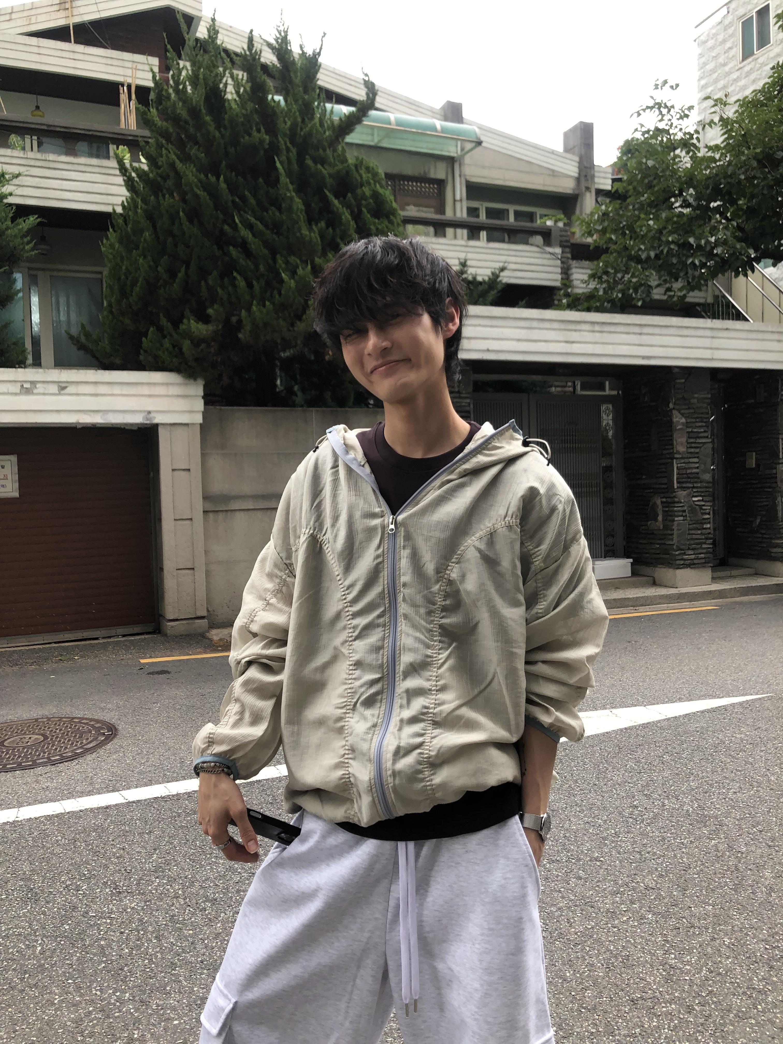 唯美配色 俐落曲線 抓皺設計 風衣外套 - 4C10