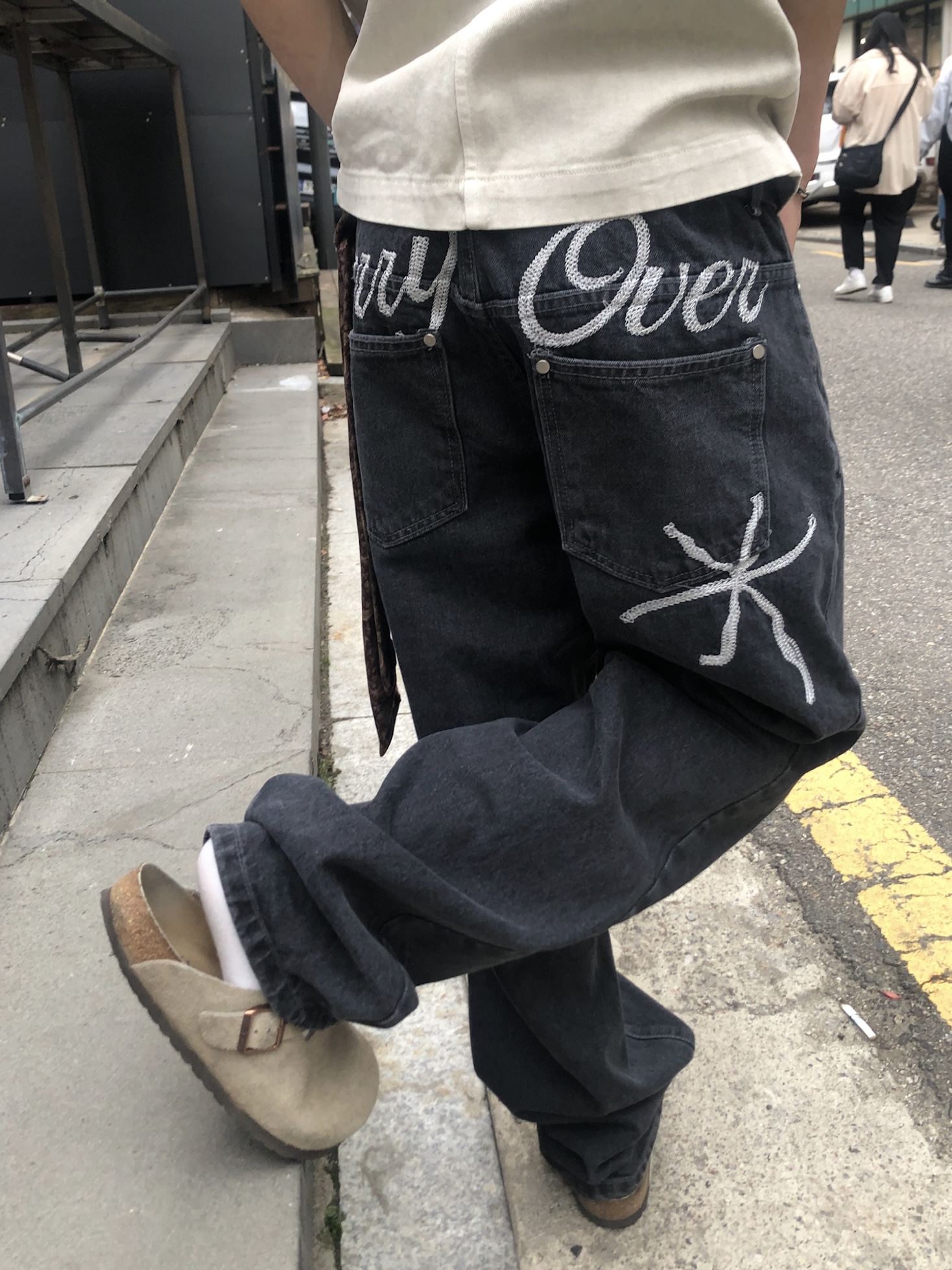 Carry Over 上流巴黎 手工刺繡 牛仔 直筒微寬褲 - 3C12