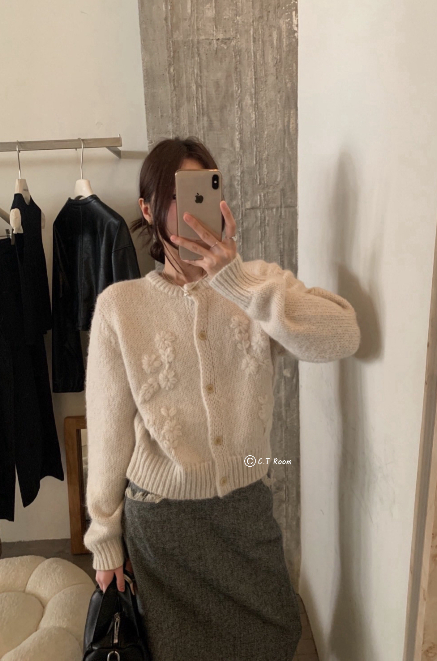 重工藝刺繡花花羊絨毛衣