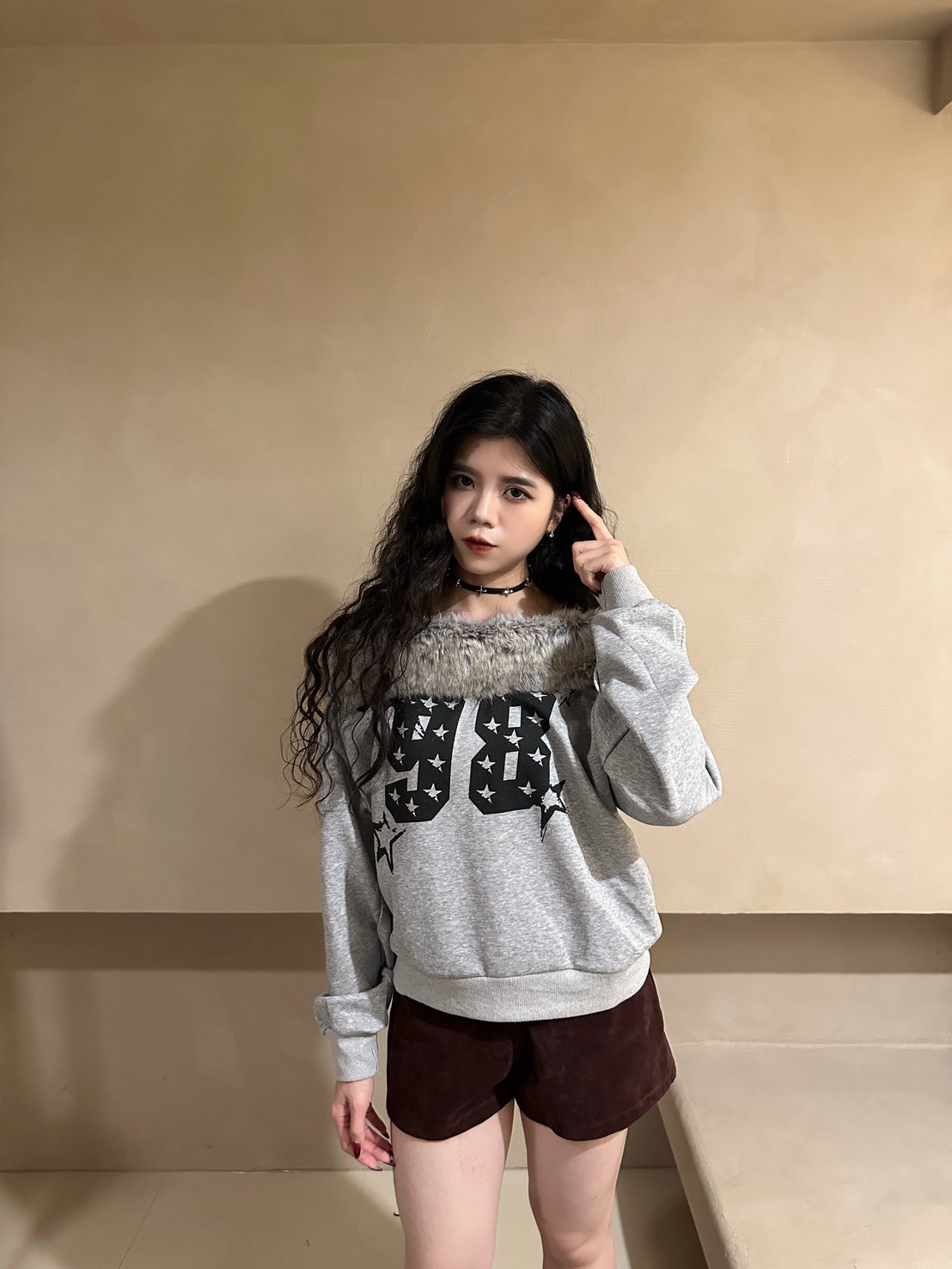 慵懶風毛絨絨一字領上衣2