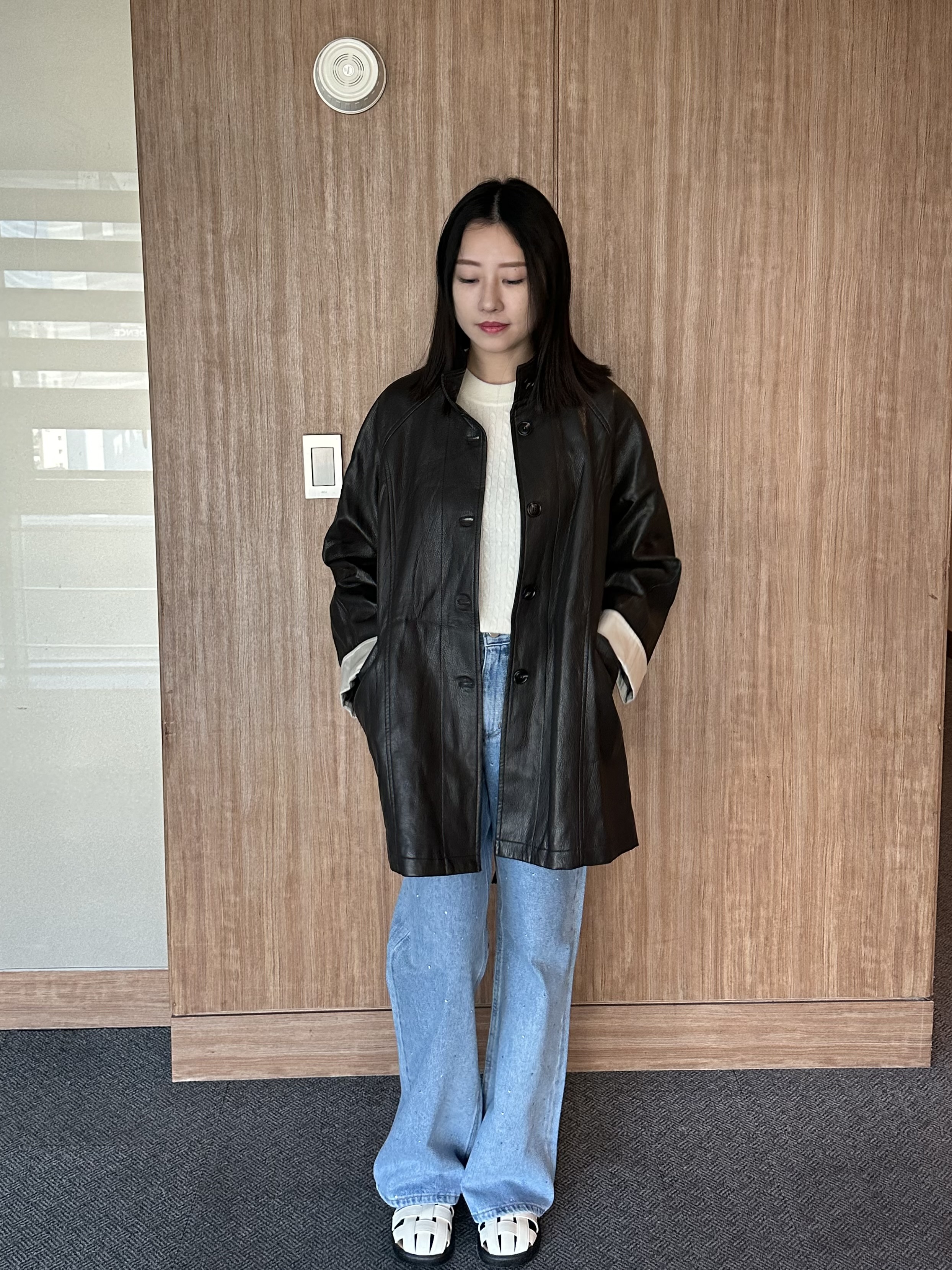 KR01 俐落反摺袖皮革外套1