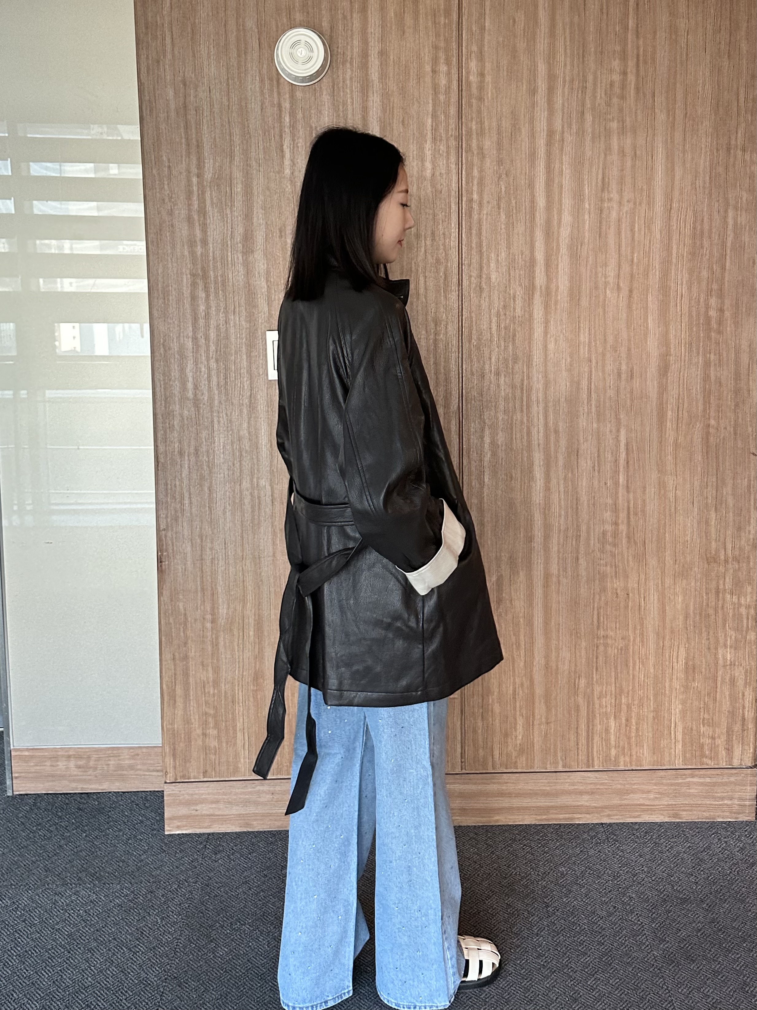 KR01 俐落反摺袖皮革外套5