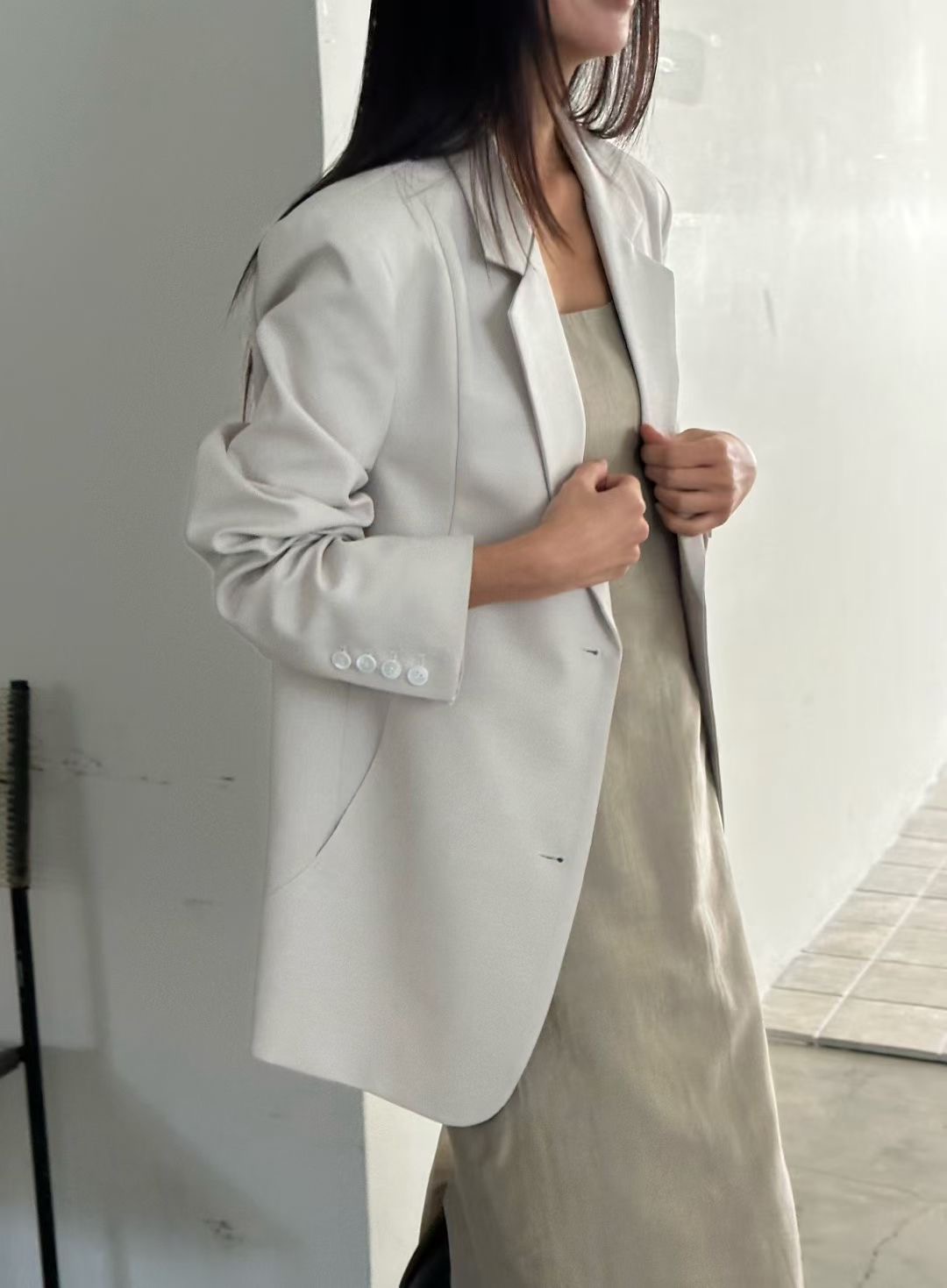 B07 細節腰身線條西裝外套1