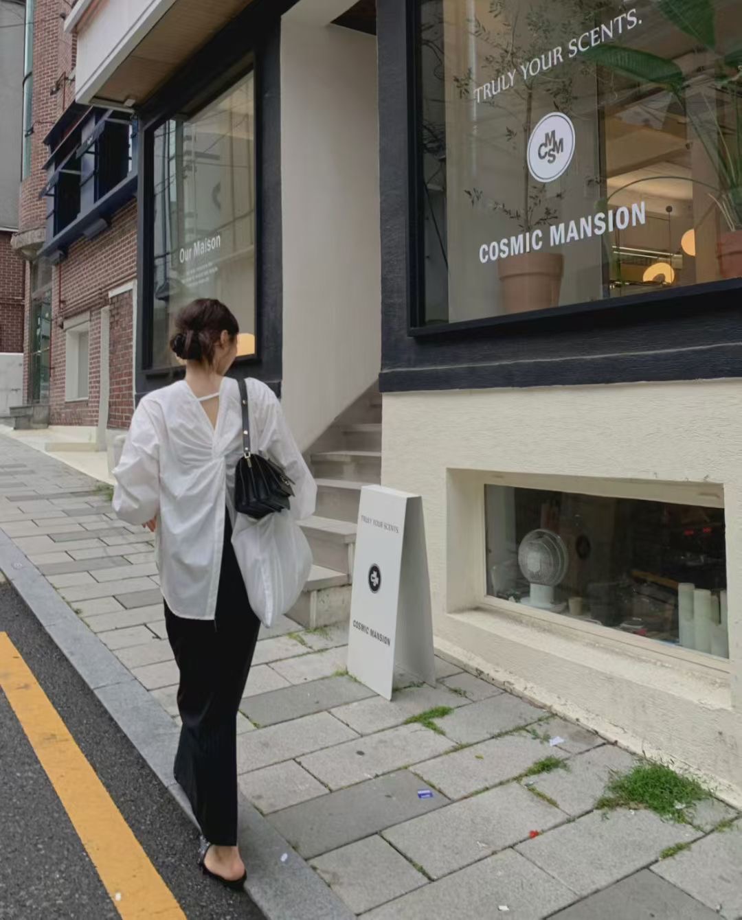 V07 扭結簍空美背上衣4