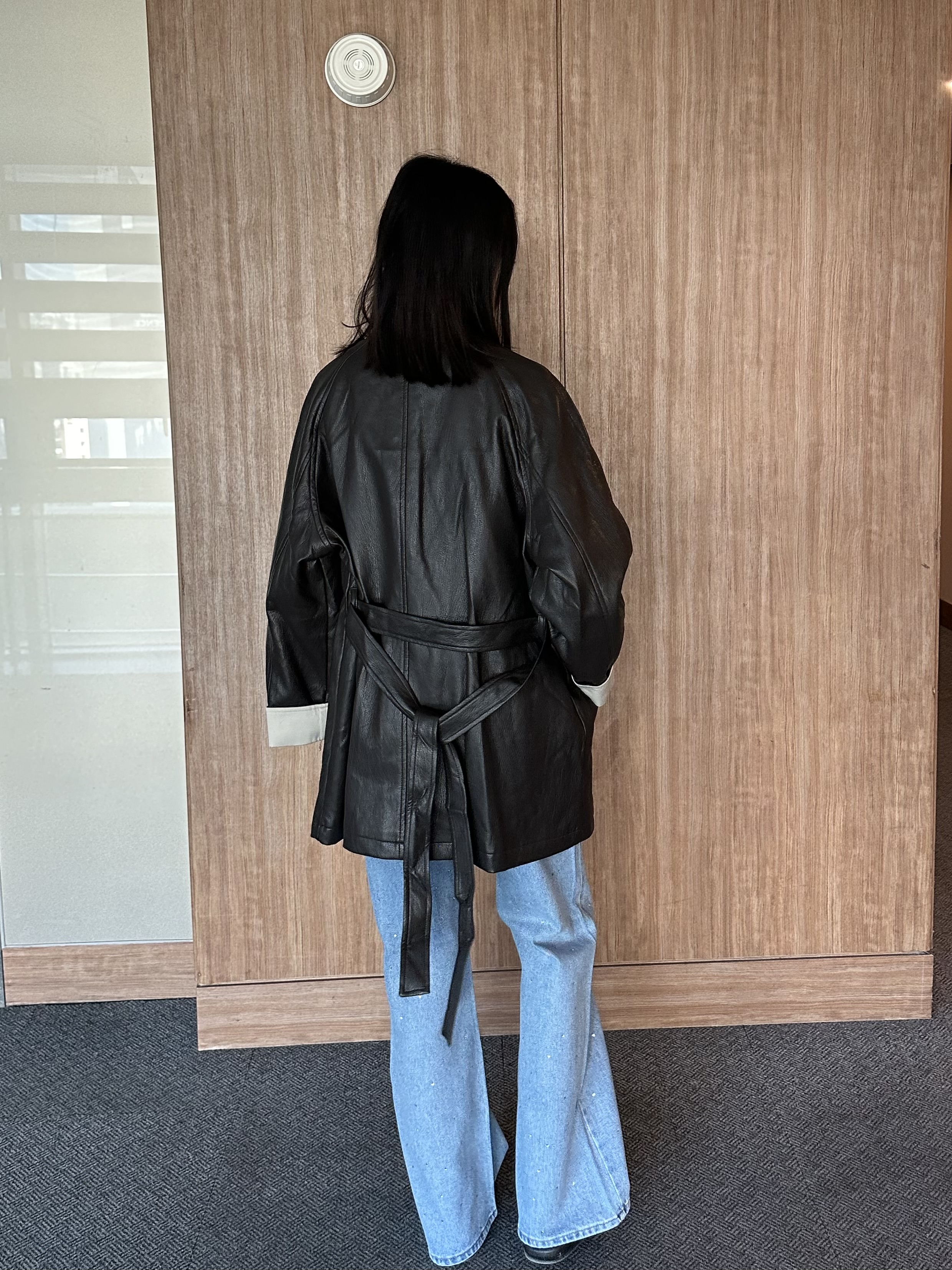 KR01 俐落反摺袖皮革外套6