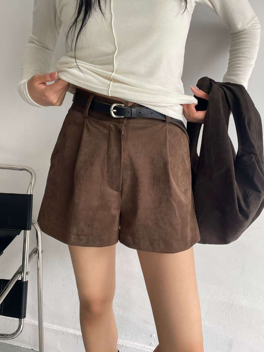 後鬆緊前打褶麂皮短褲