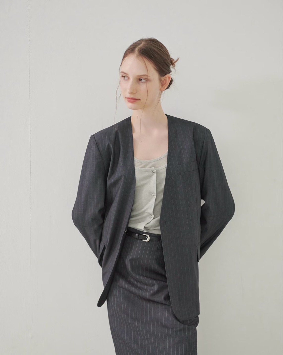 無領直紋墊肩西外+後開衩西裝長裙