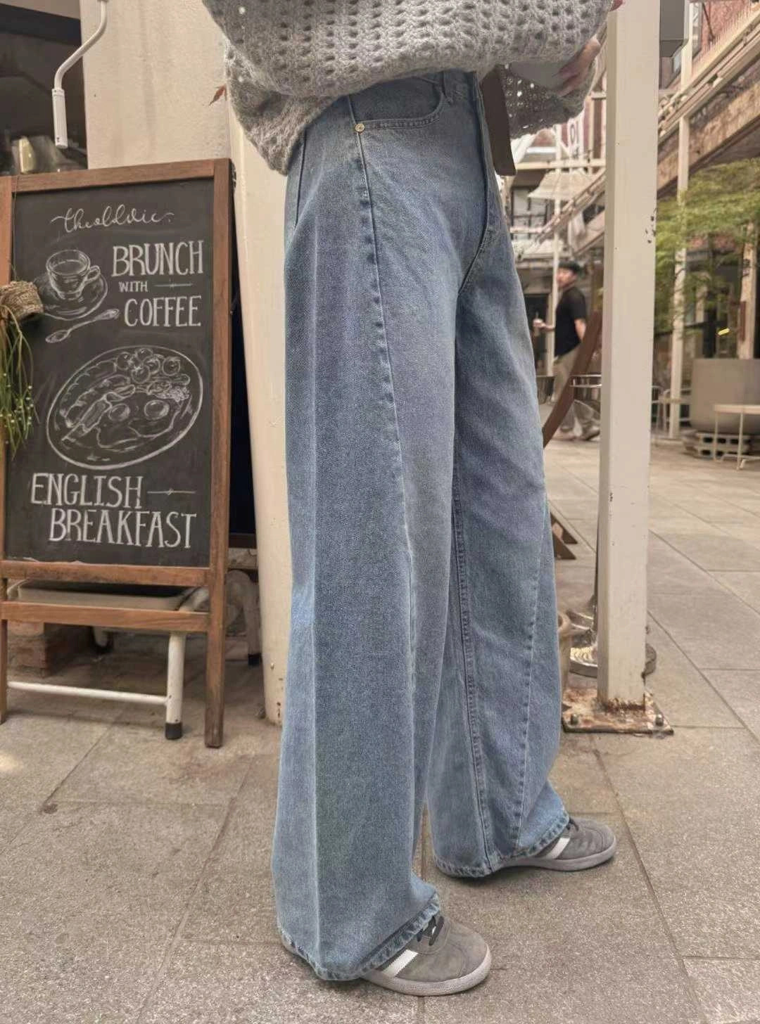 斜車線設計落地微寬牛仔褲