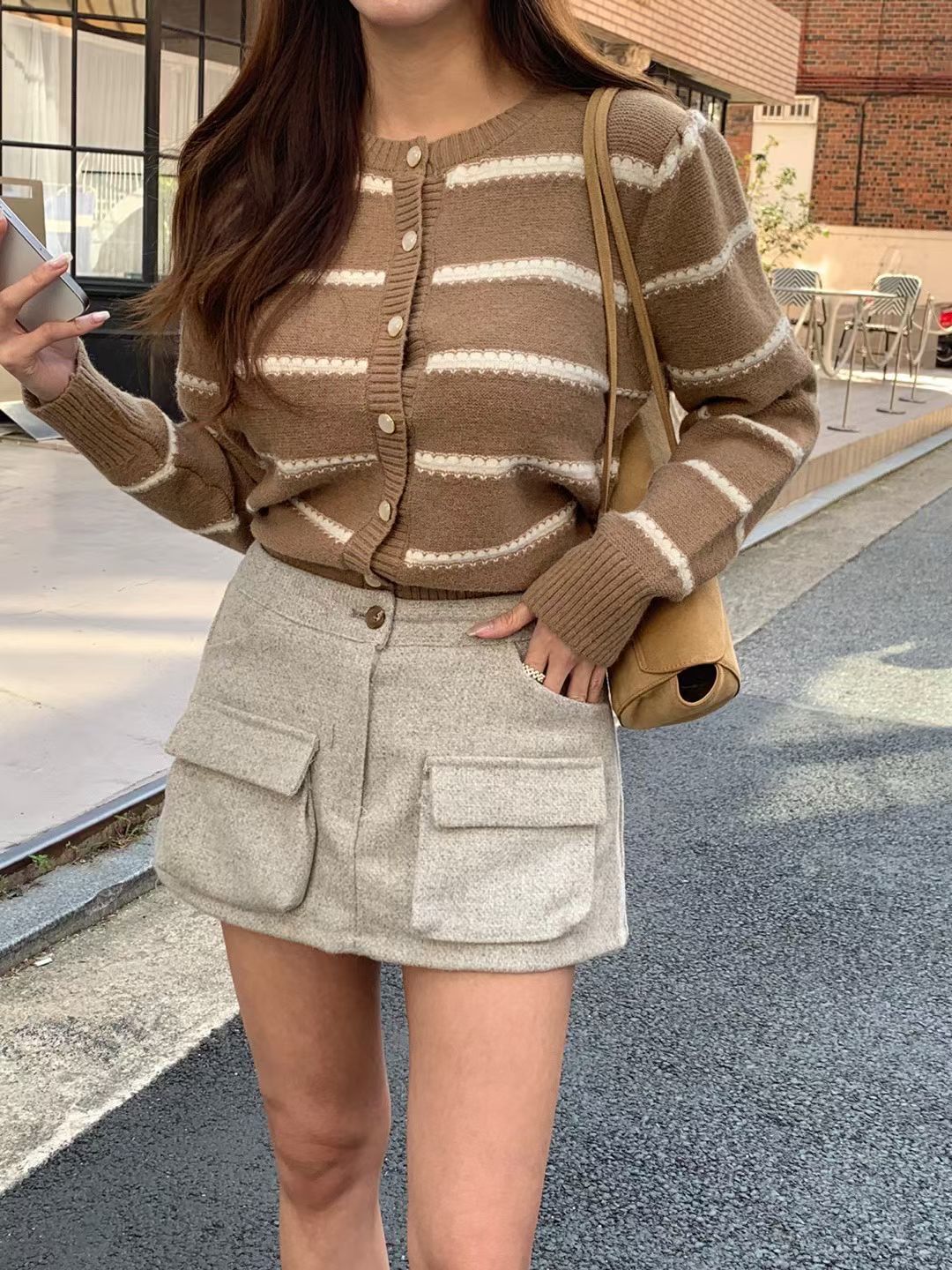 波浪織紋小圓釦針織衫