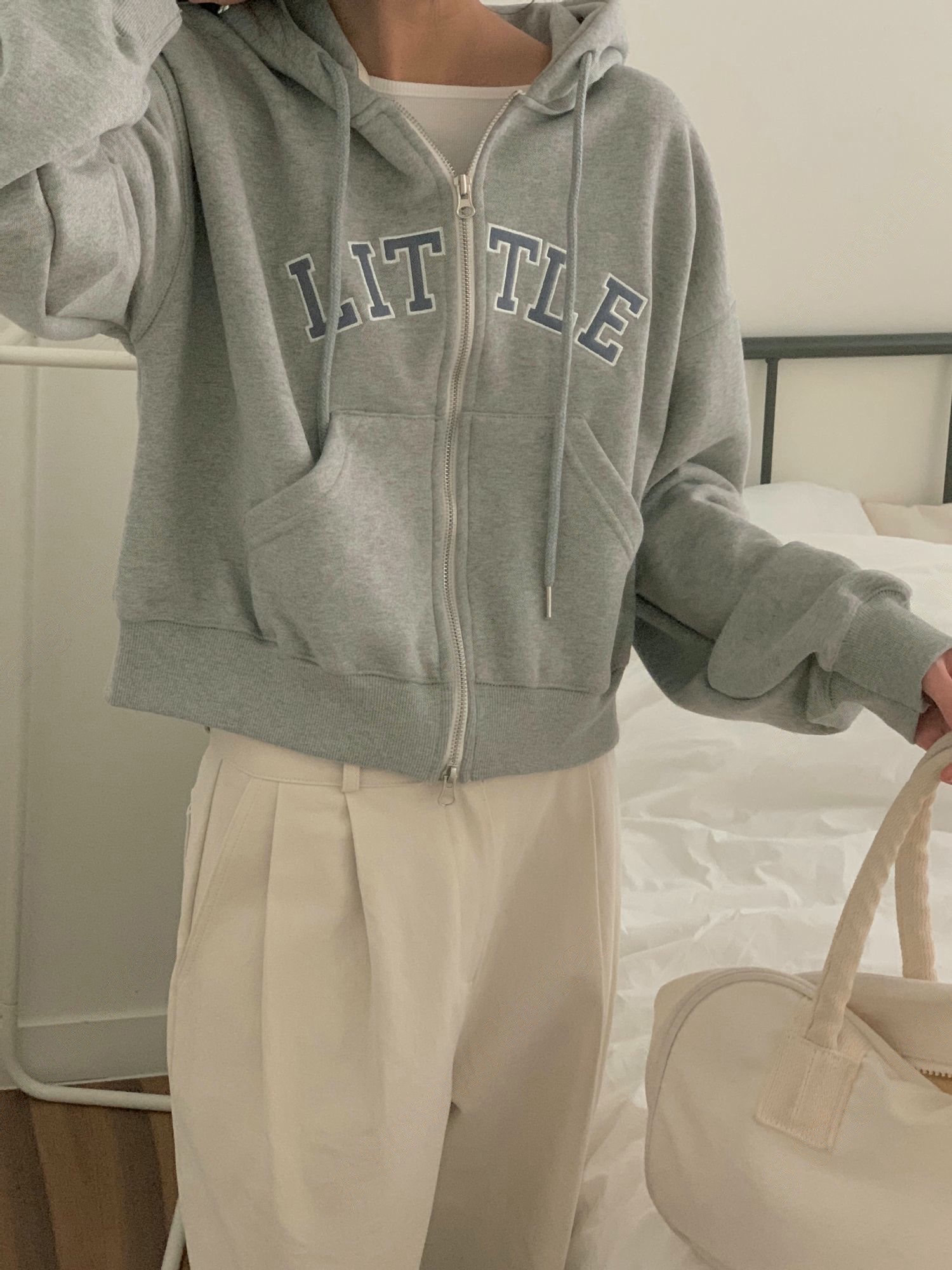 刺繡字母抽繩連帽外套