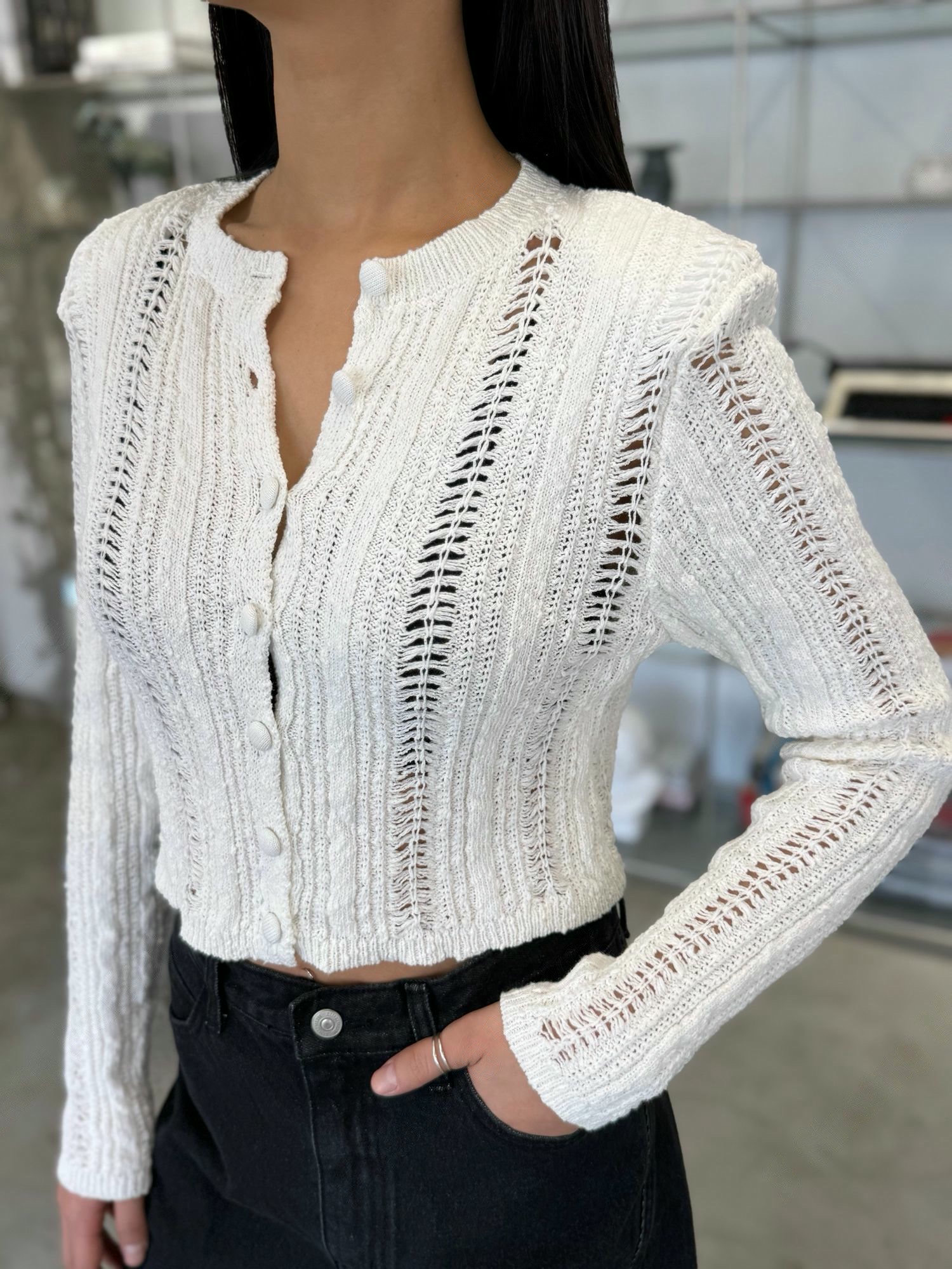 可拆墊肩鏤空短版針織衫