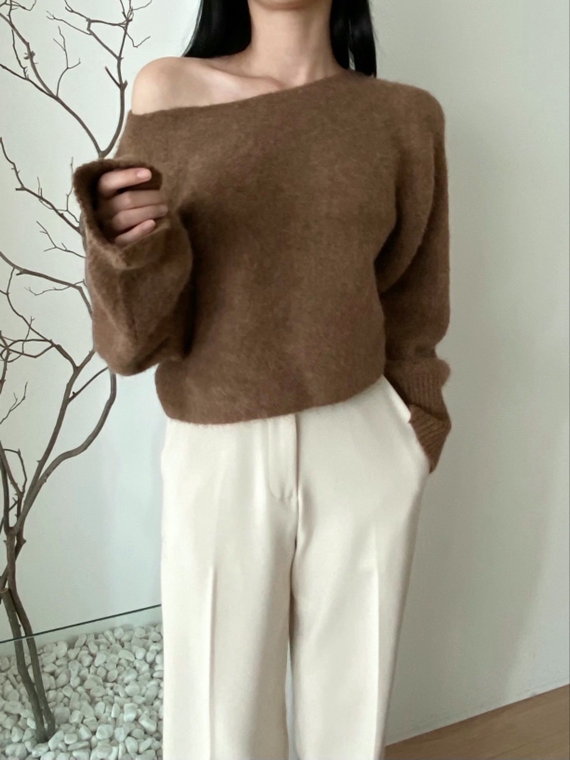 可斜肩短版軟糯毛款針織衣