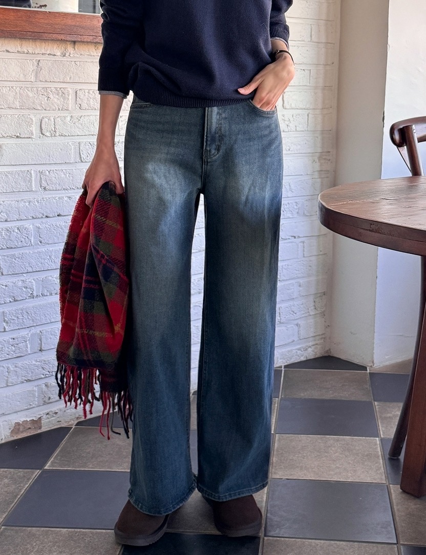 後口袋磨毛滾邊內刷薄毛直筒牛仔褲