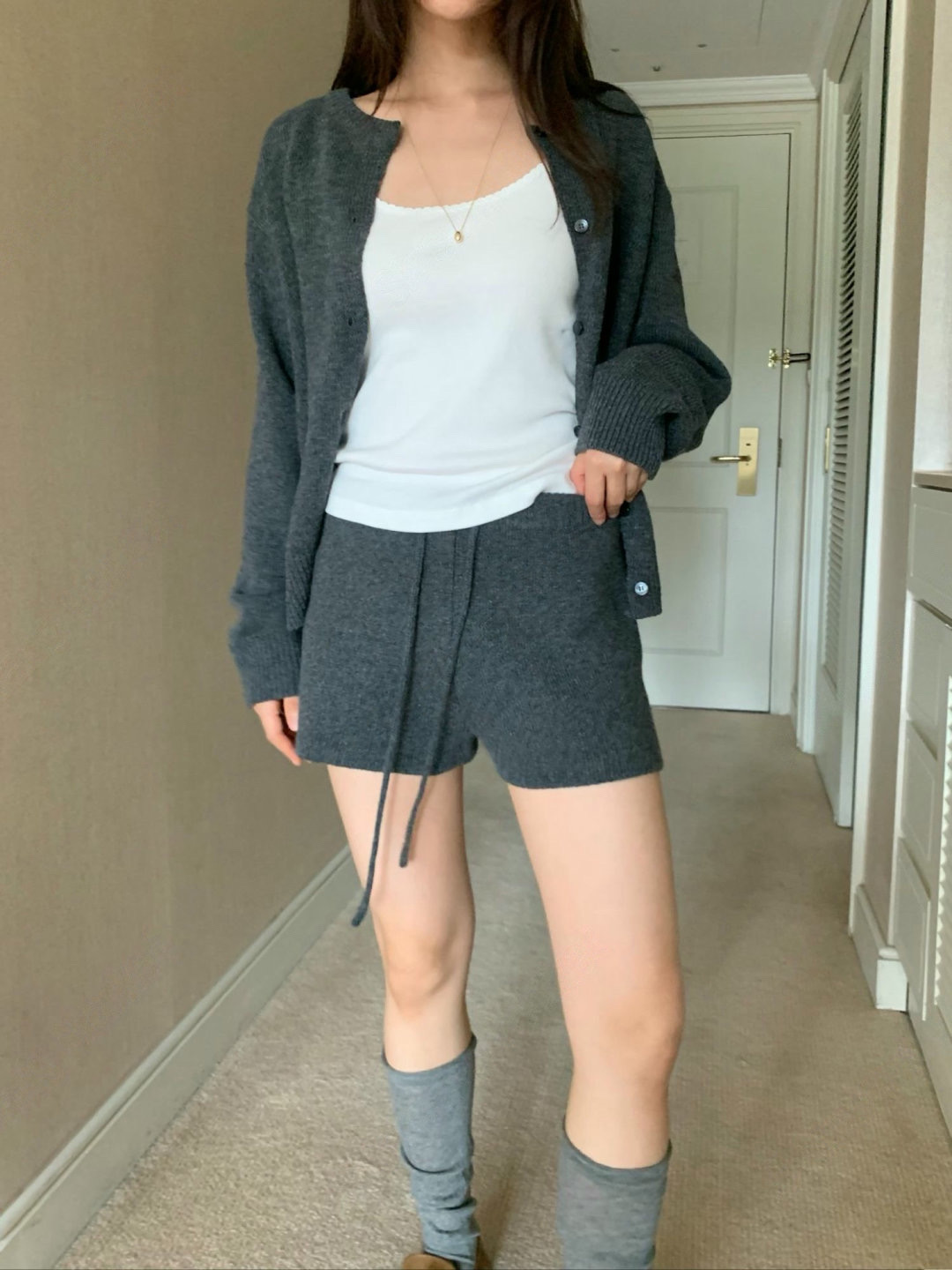 排釦圓領針織罩衫＋螺紋抽繩針織短褲SET(可拆買）