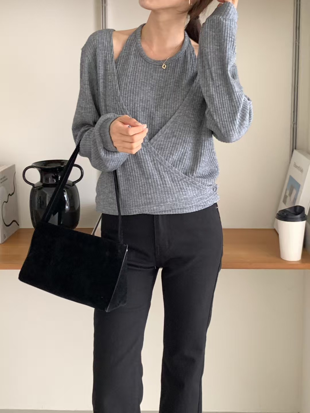 繞頸綁結鏤空假兩件針織衣