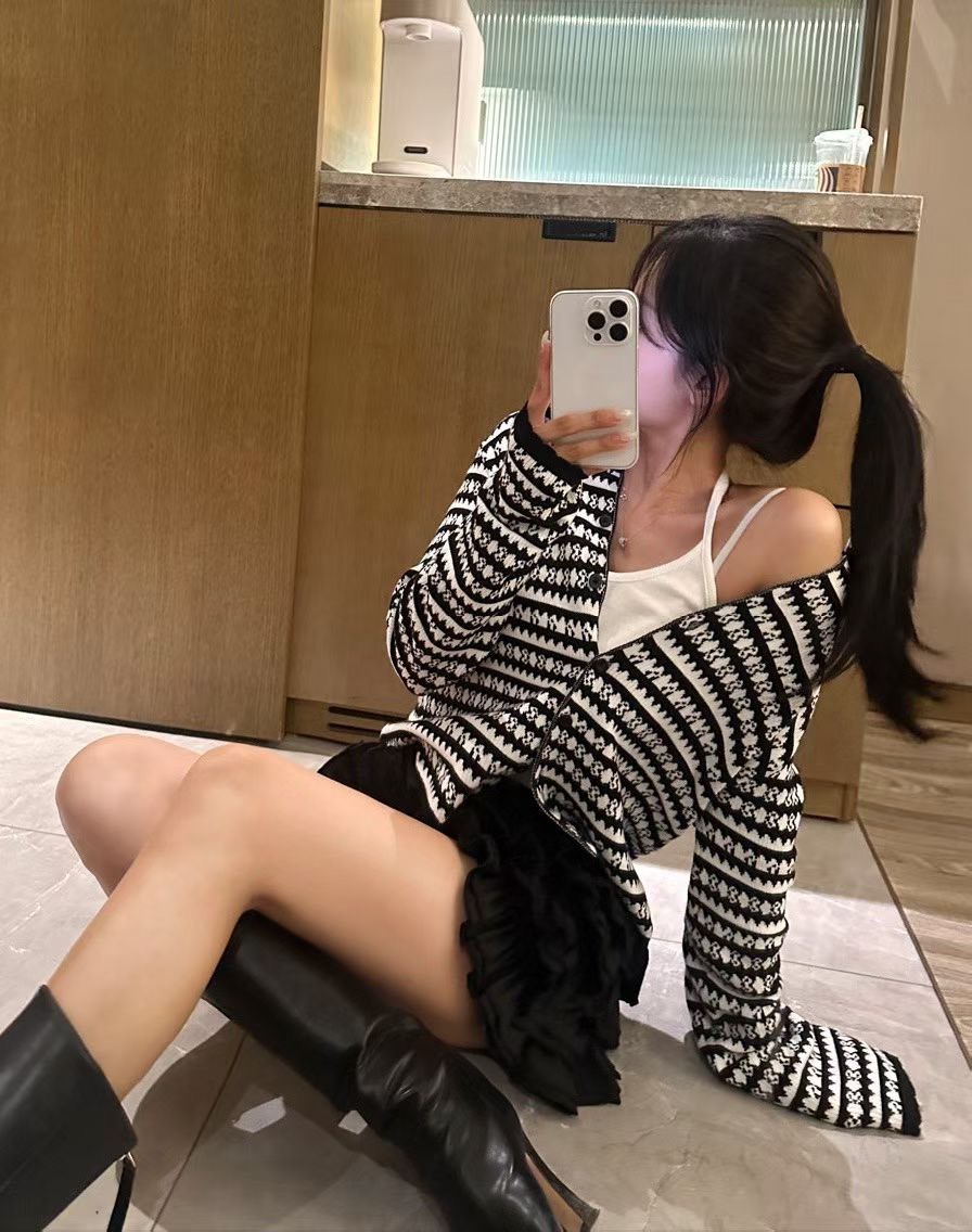 黑白交錯織紋短板針織外套