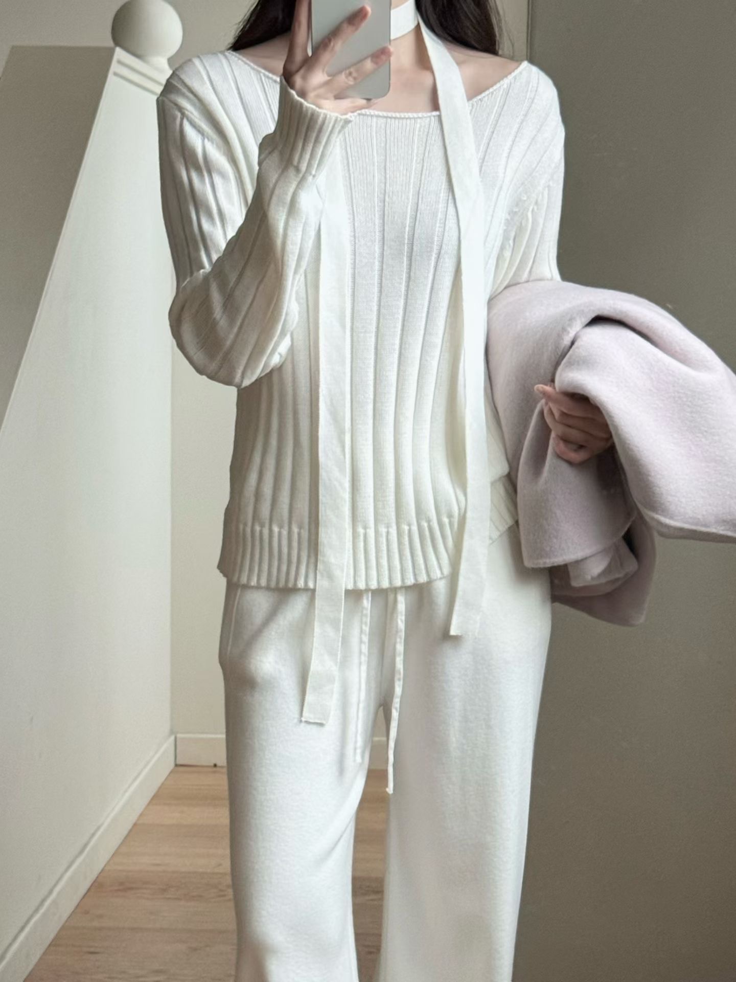 大圓領落肩坑紋針織衣（附綁帶)