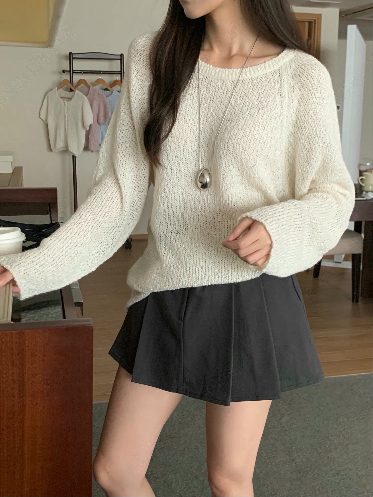 素色圓領柔軟織紋針織衫