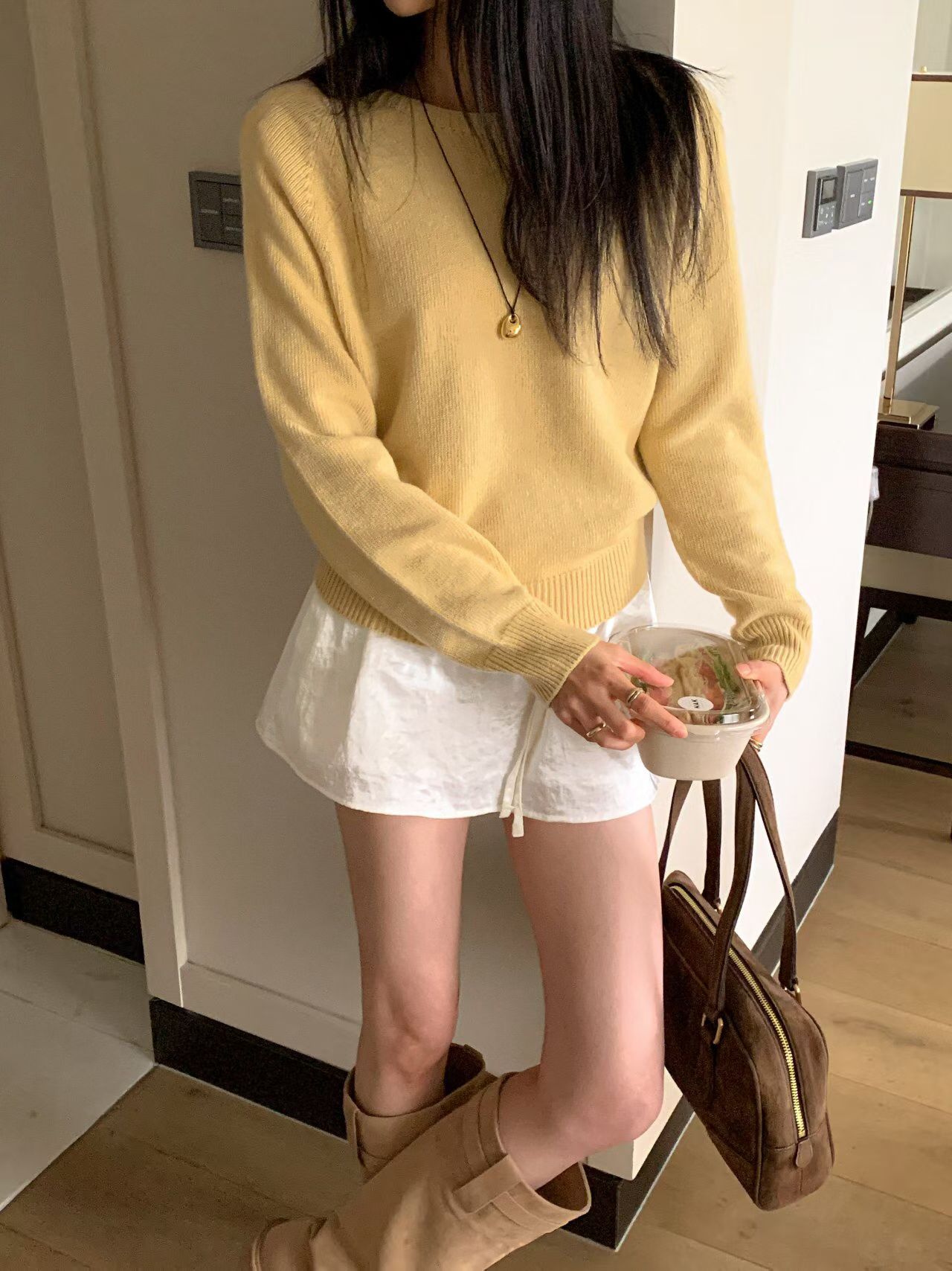 圓領後logo皮革車標素色針織衣