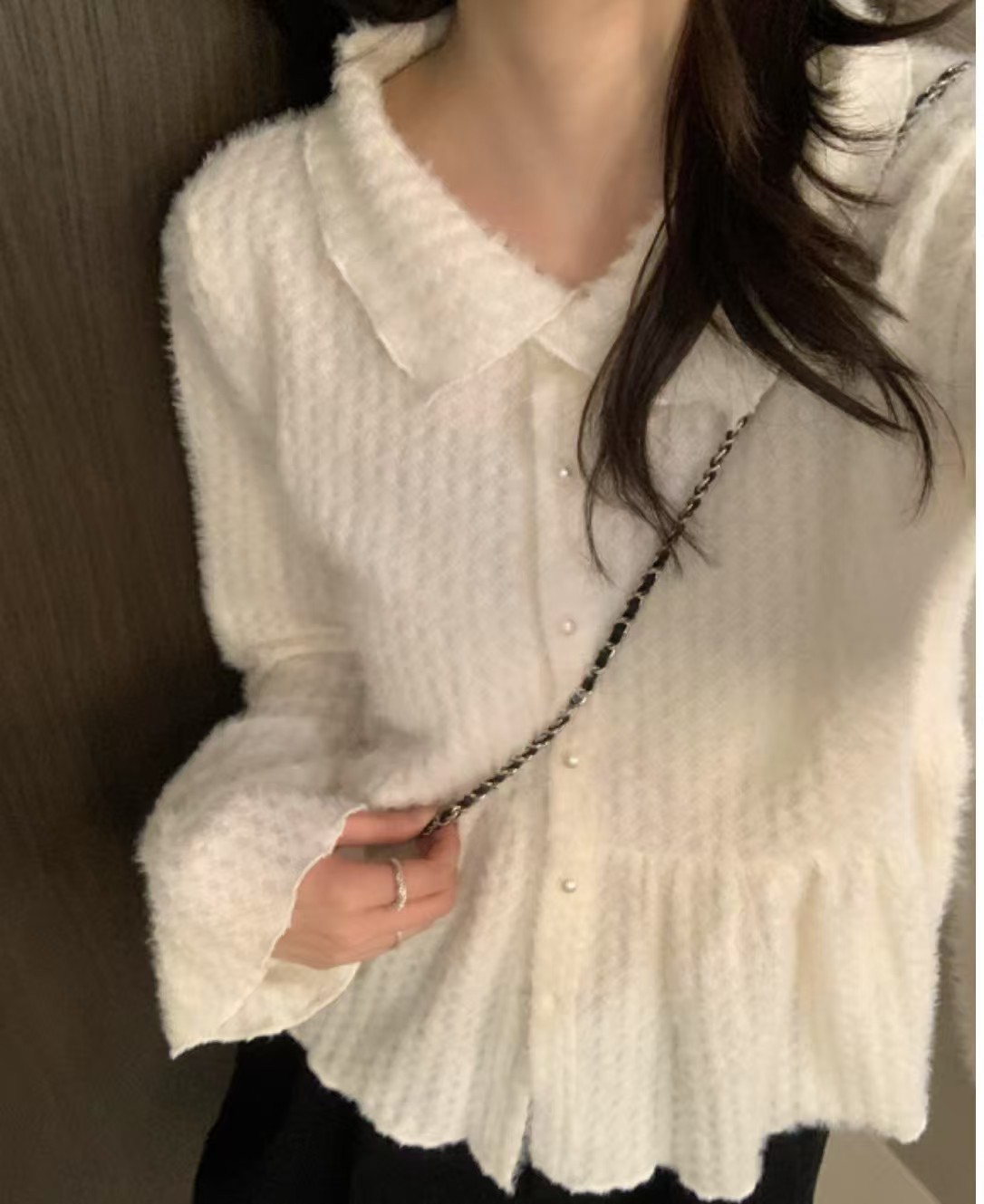 荷葉下襬珍珠釦磨毛娃娃衫