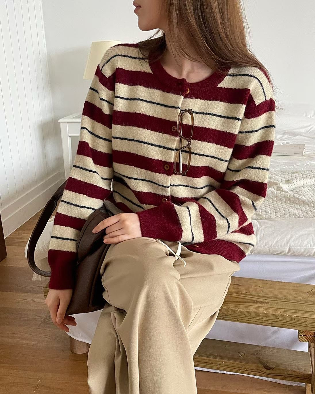 奶油酒紅跳色條紋針織衫