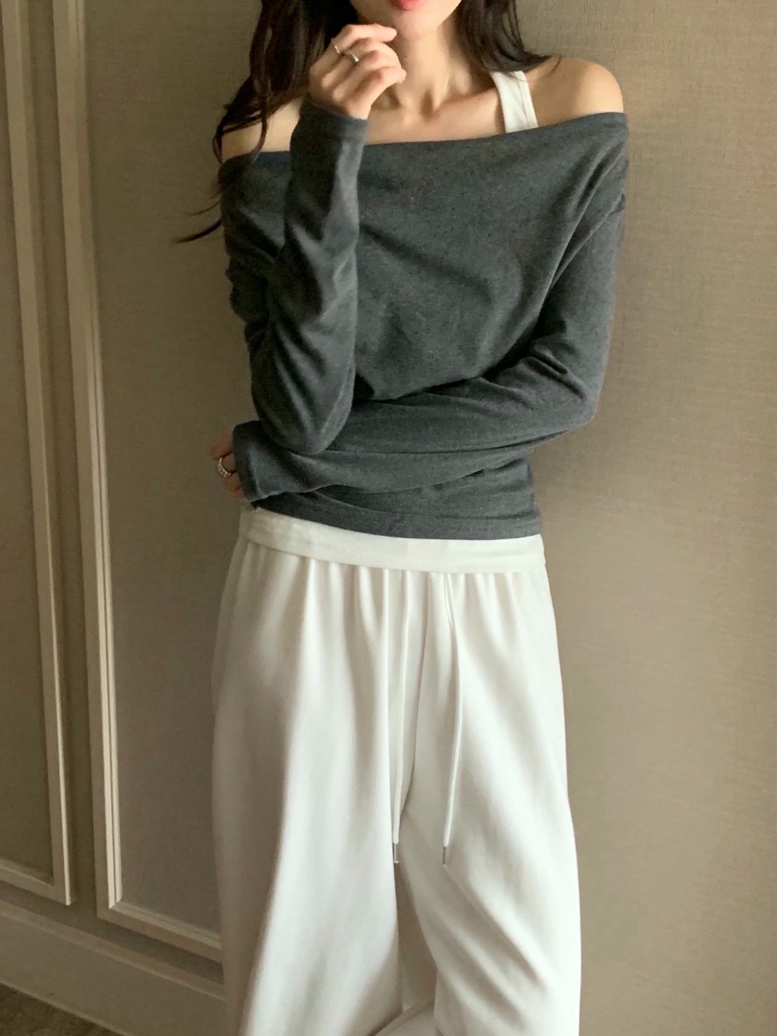 假兩件繞頸背心＋垂墜可斜肩上衣SET