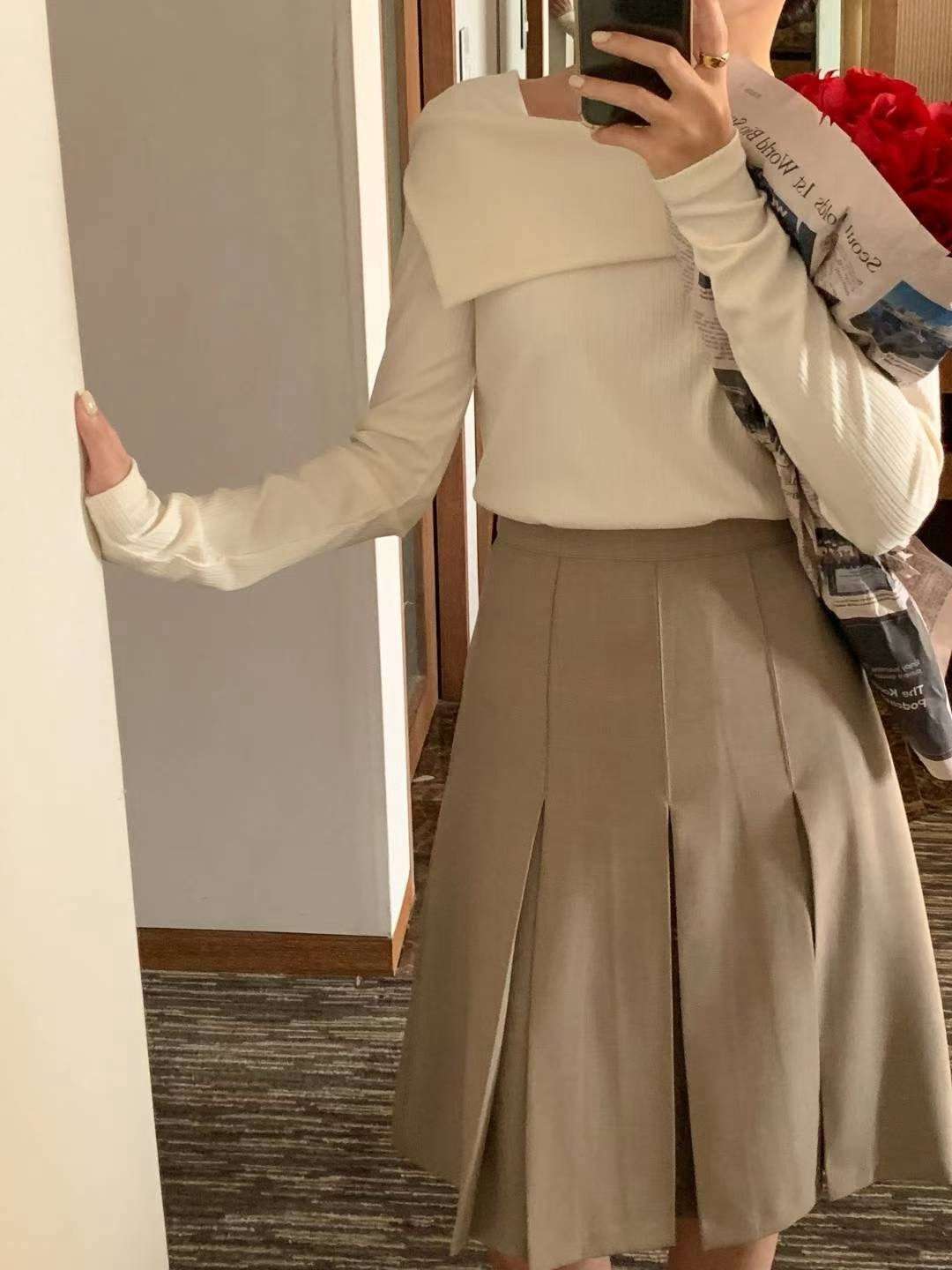 反摺斜肩坑紋針織衣